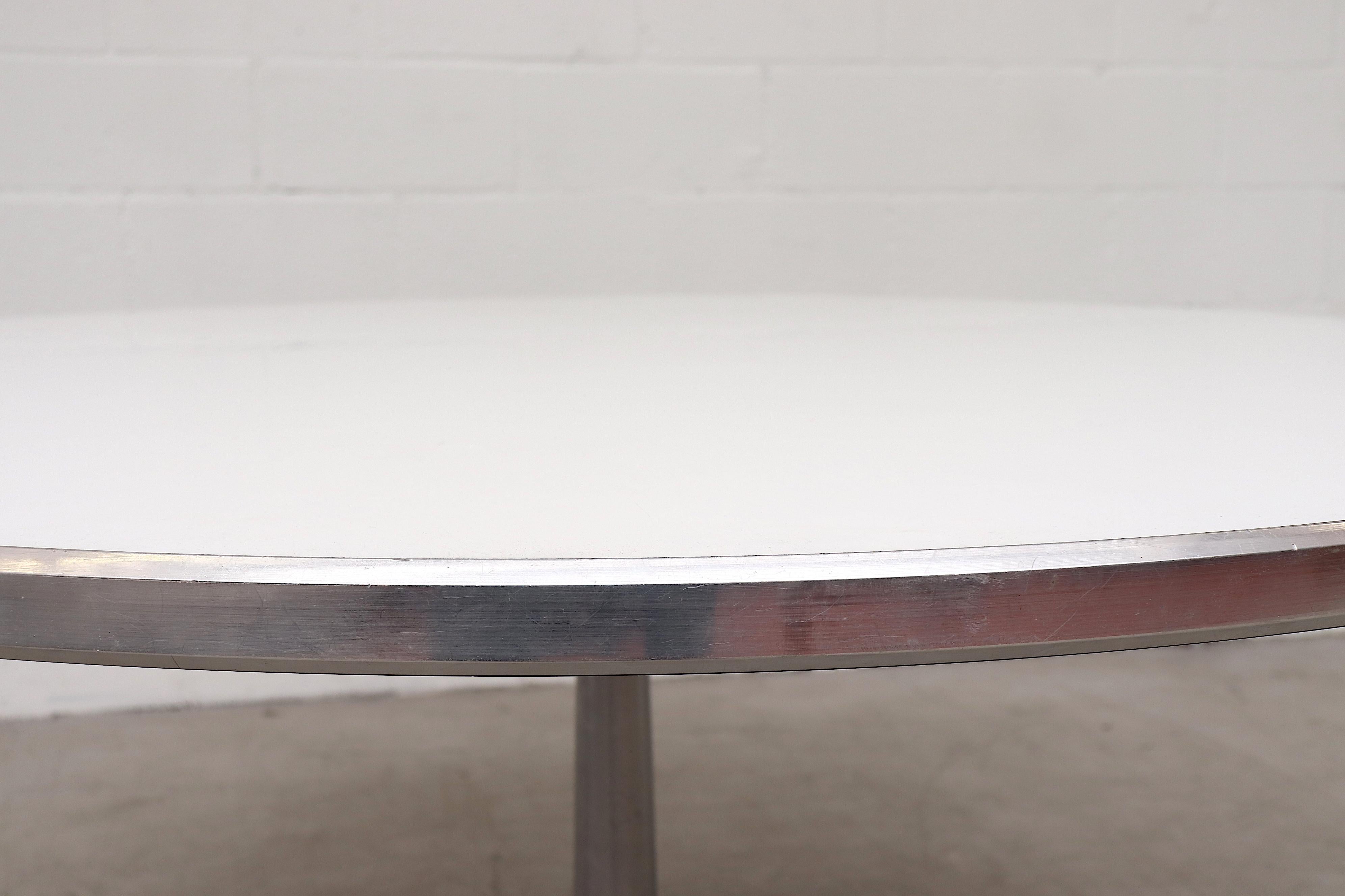 Poul Cadovius Round Dining Table In Good Condition In Los Angeles, CA