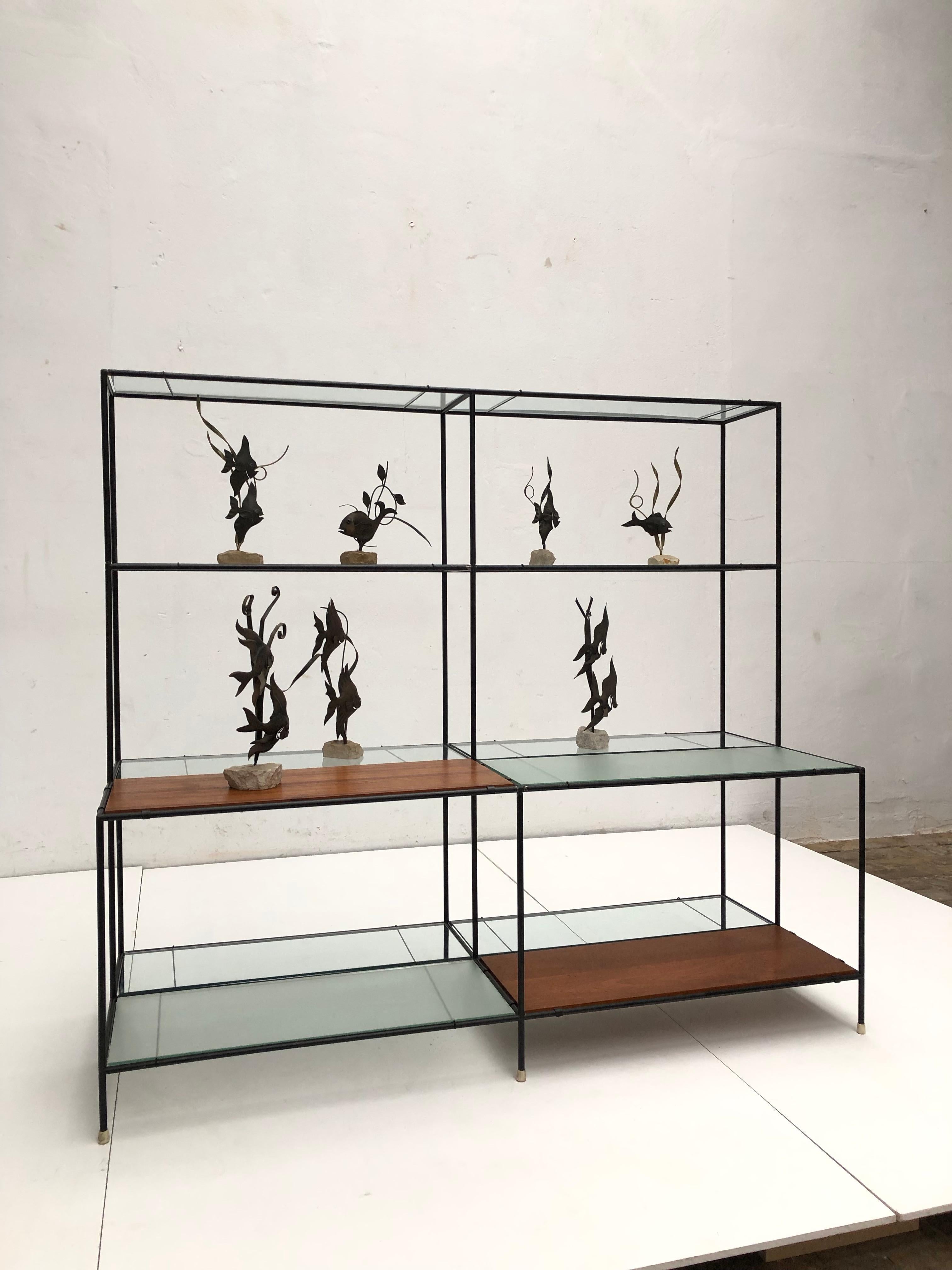 Modulare Ausstellungseinheit „Abstracta“ aus Metall, Teakholz und Glas von Poul Cadovius, Dänemark 1960 im Angebot 8