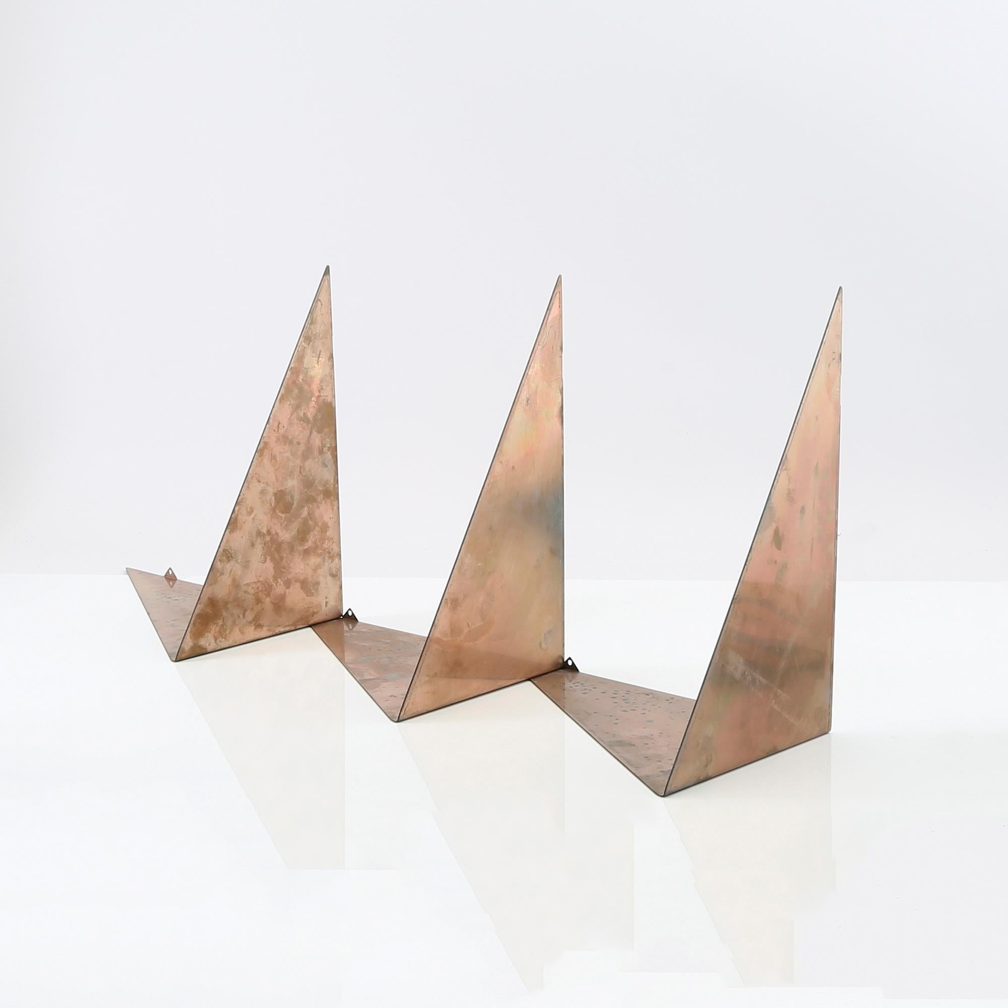Wall shelves made by Danish Designer Poul Cadovius in 1960. They can be hung in different ways and can also be used for decorational purposes only. Rare Copper edition set of 6 shelves.
Good condition, the slight Oxidation due to age can be cleaned