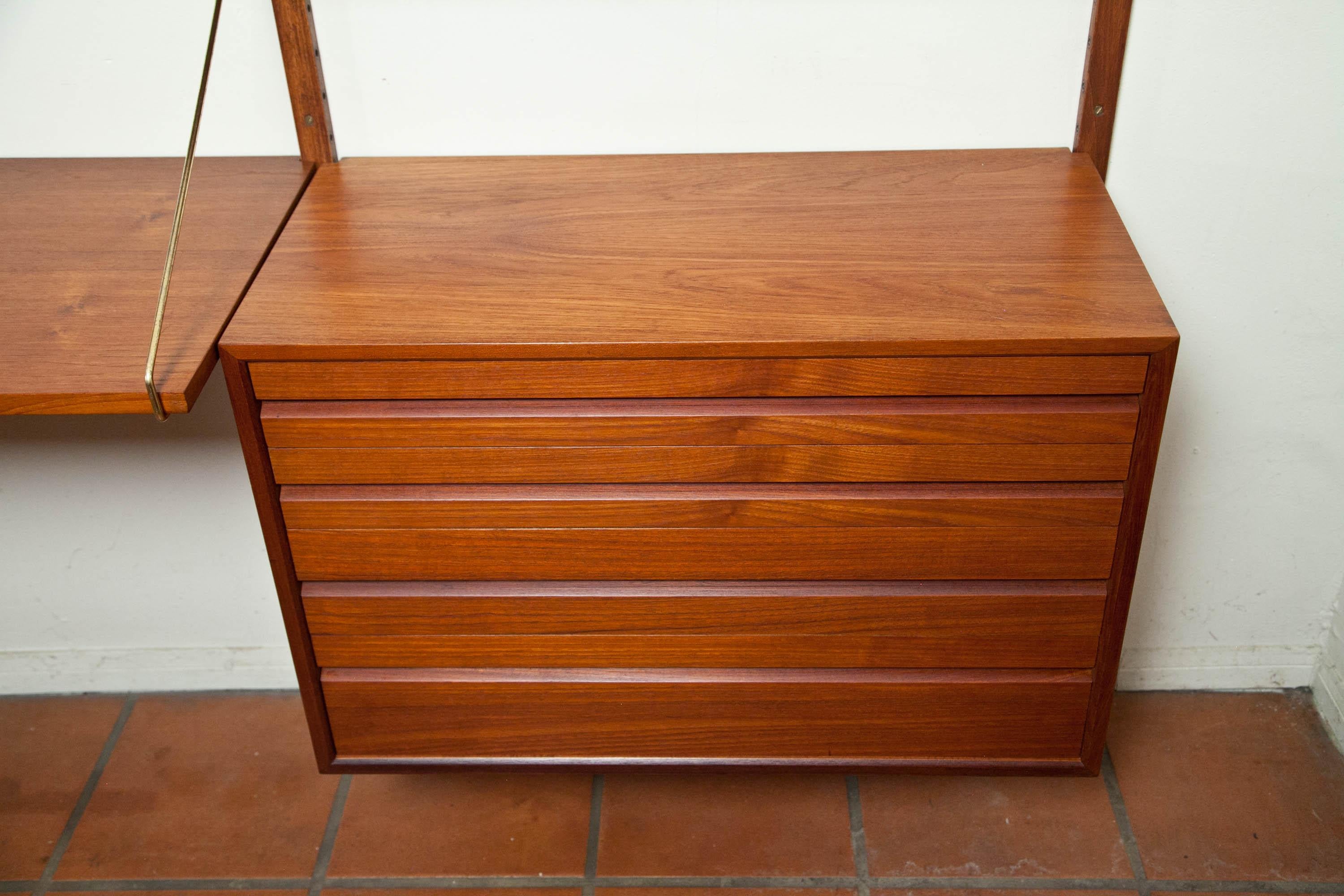 Poul Cadovius, Cado Royal System 3 Bay Teak Modular Wall Unit, Denmark, 1960s In Good Condition In Los Angeles, CA
