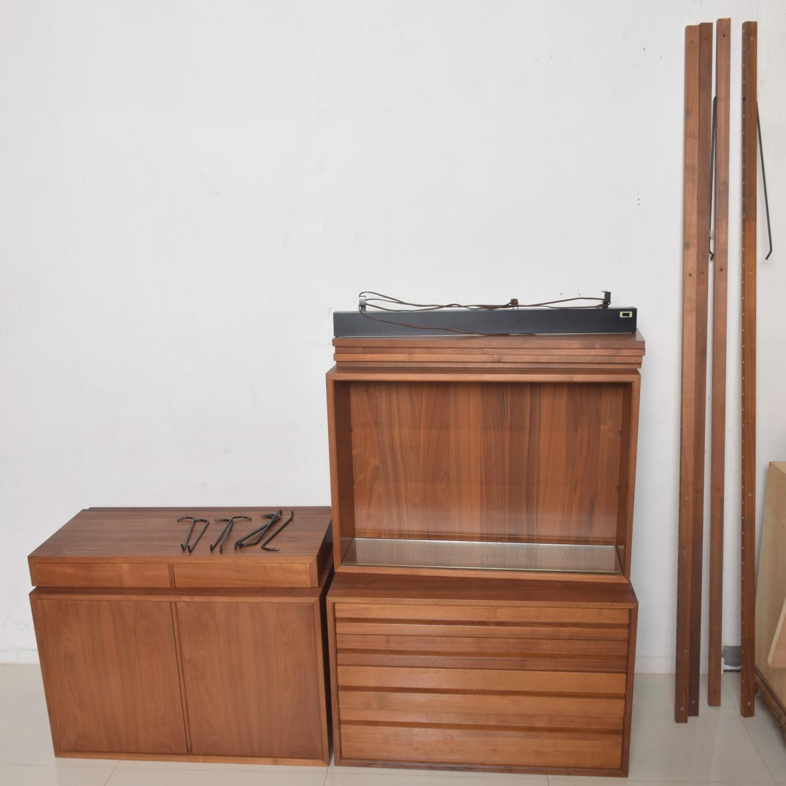 For your consideration, a wall unit Royal System designed by Poul Cadovius for Cado. Constructed in teak wood. 

Made in Denmark, circa late 1960s, early 1970s. 

Three (3) bay system. It features two cabinets, one for storage with an adjustable