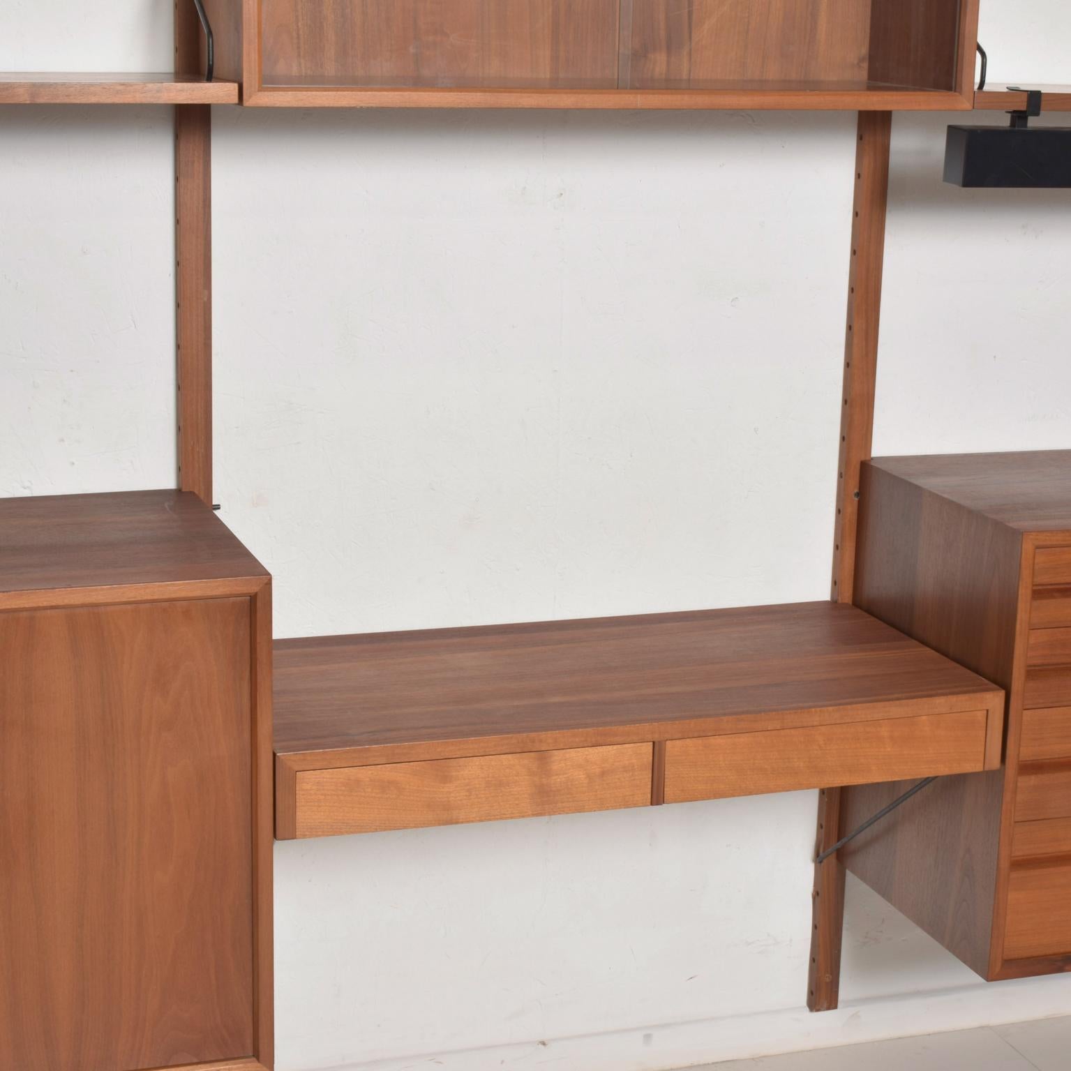 Poul Cadovius, Cado, Royal System Wall Unit in Teak Midcentury Danish Modern In Good Condition In Chula Vista, CA