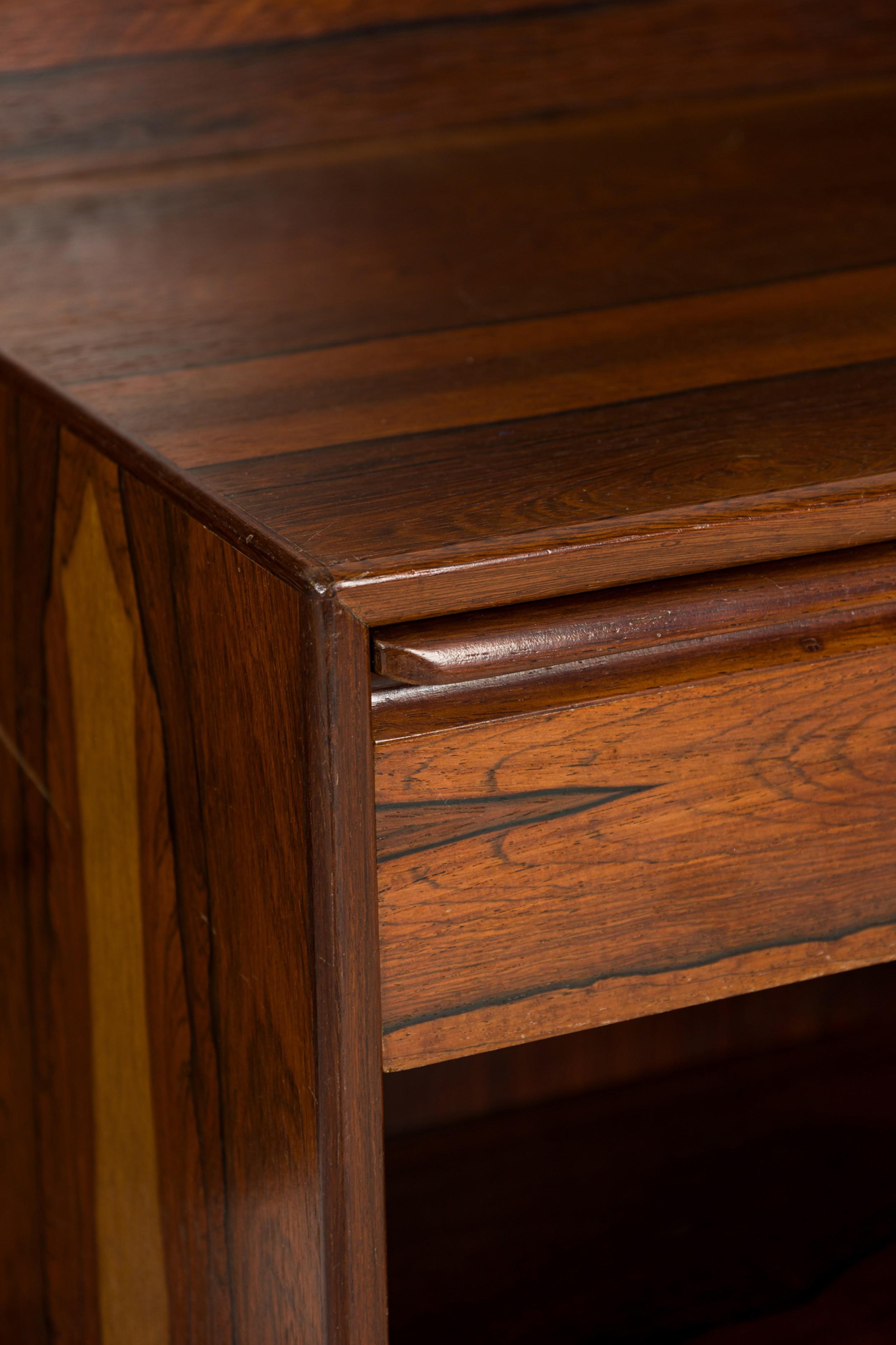 Danois Tête de lit danoise Poul Cadovius avec tables d'appoint assorties en vente