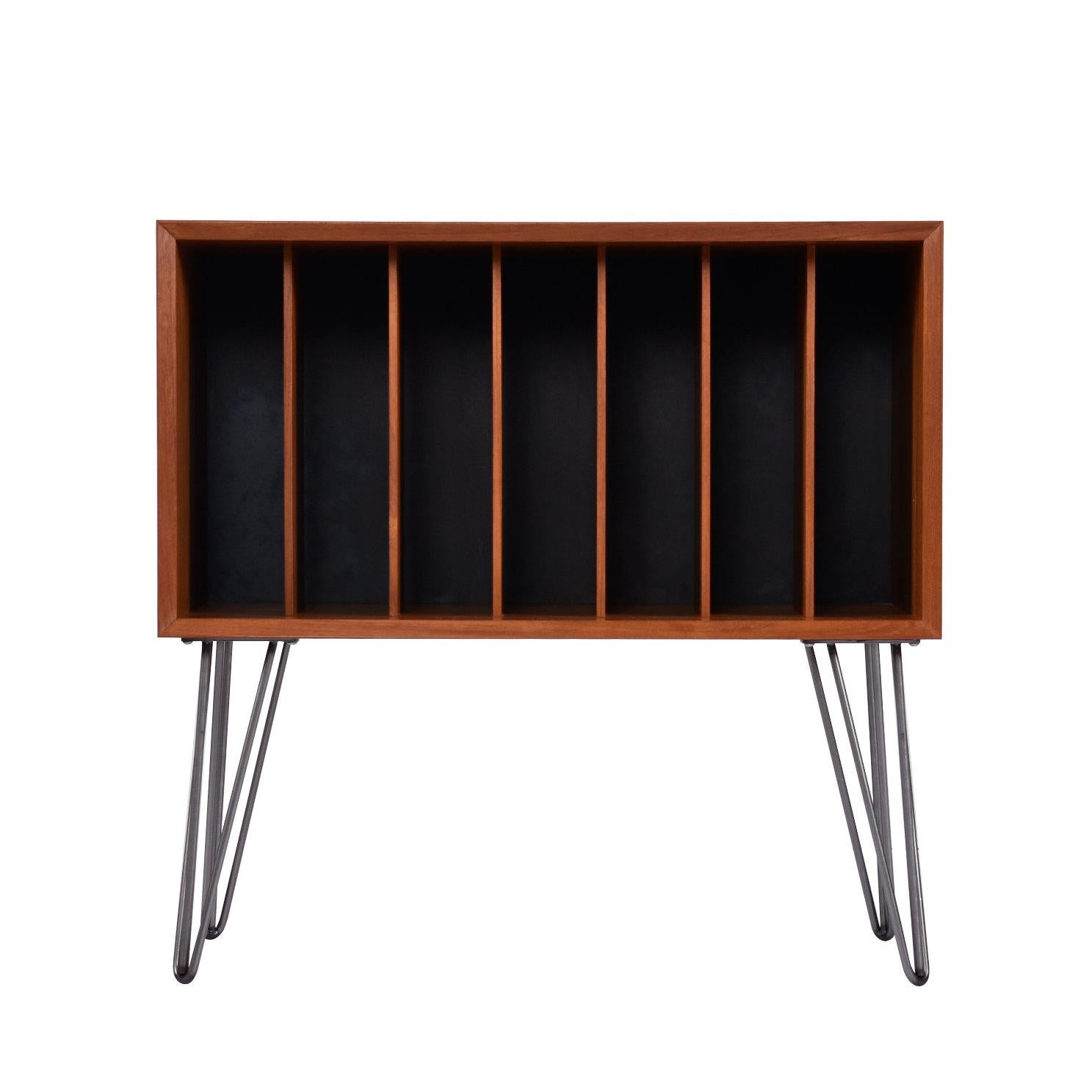 Poul Cadovius Danish Teak Record Cabinet with Dividers on Hairpin Legs In Excellent Condition In Chattanooga, TN