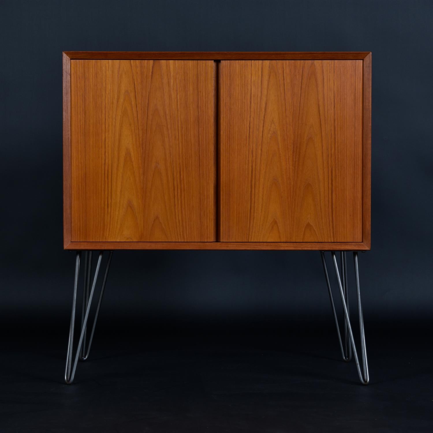 Poul Cadovius Danish Teak Storage Record Cabinet on Metal Hairpin Legs In Excellent Condition In Chattanooga, TN