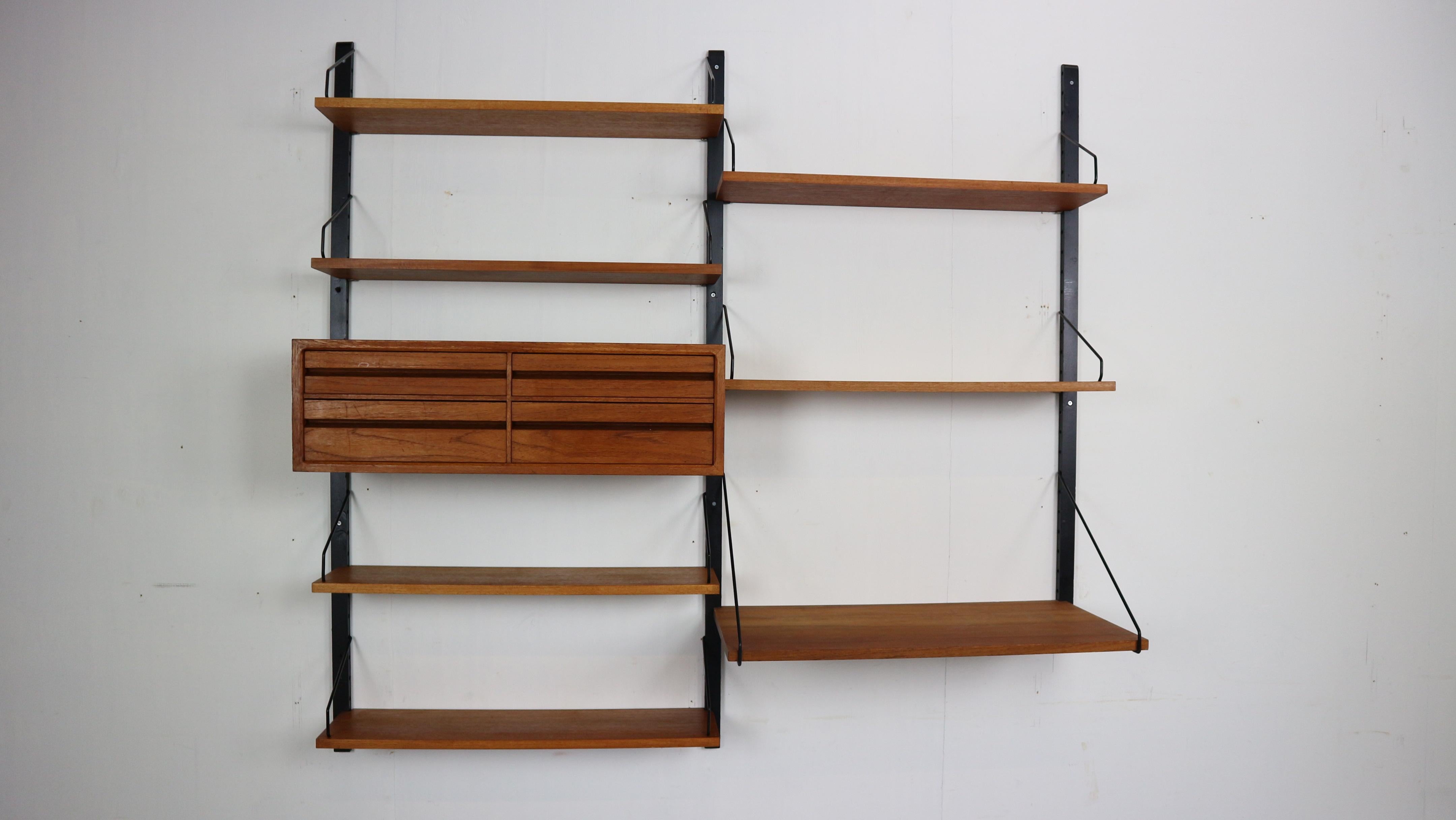 Danish modern teak wall unit designed by Poul Cadovius, Denmark, circa 1960s.

This piece is contains of 7 shelves and one cabinet with 4 drawers.
One of the shelves can be used as a desk:
Deep 40cm. to 80 cm wide.

This piece is completely