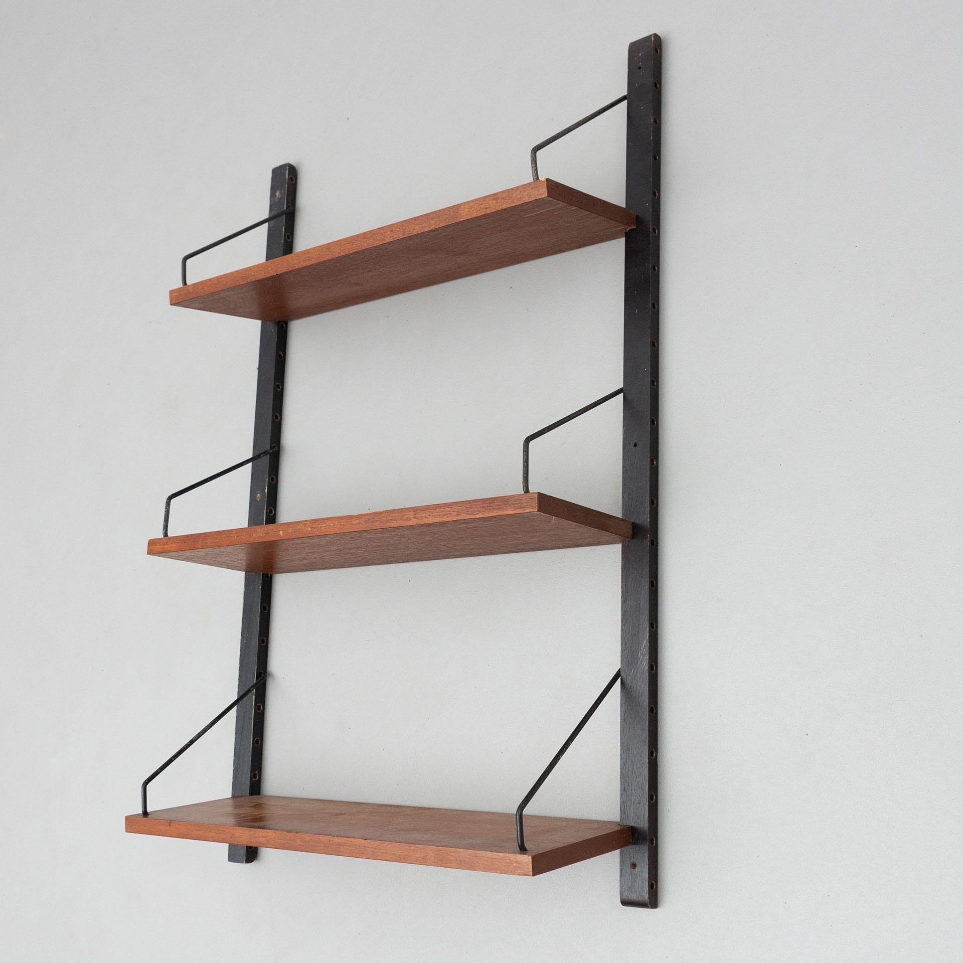 'Royal System' wall shelve designed by Poul Cadovius, circa 1948.
Manufactured by Cado in Denmark.

In good original condition with minor wear consistent with age and use, preserving a beautiful