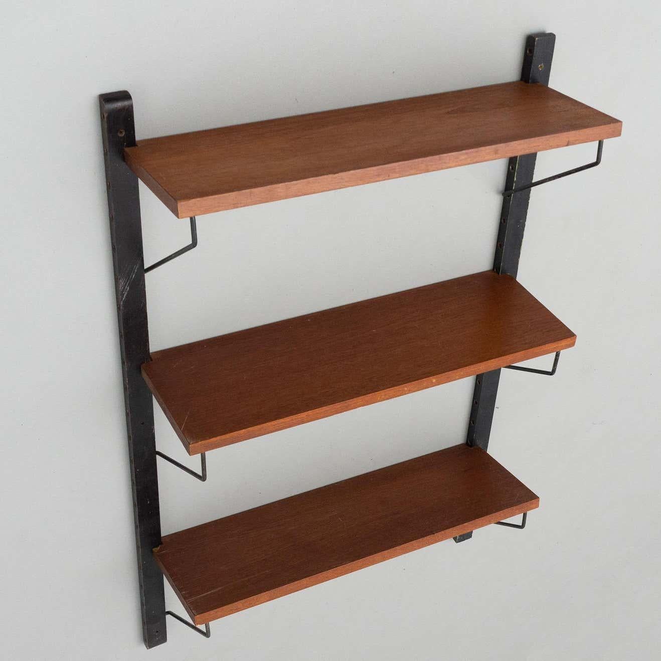 'Royal System' wall shelve designed by Poul Cadovius, circa 1948.
Manufactured by Cado in Denmark.

In good original condition with minor wear consistent with age and use, preserving a beautiful