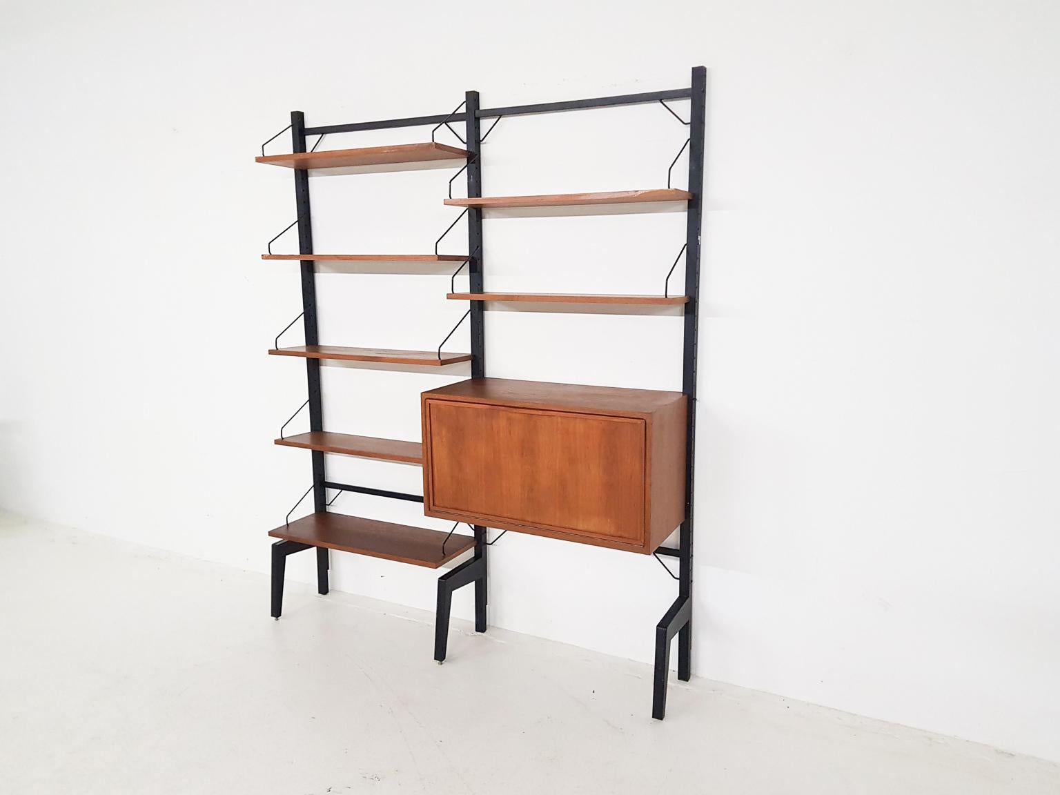 A Danish design wall system, shelving unit or bookcase by Poul Cadovius for Royal System, designed in Denmark in the 1950s.

This modular freestanding model by Poul Cadovius is designed so it can be positioned against a wall without drilling