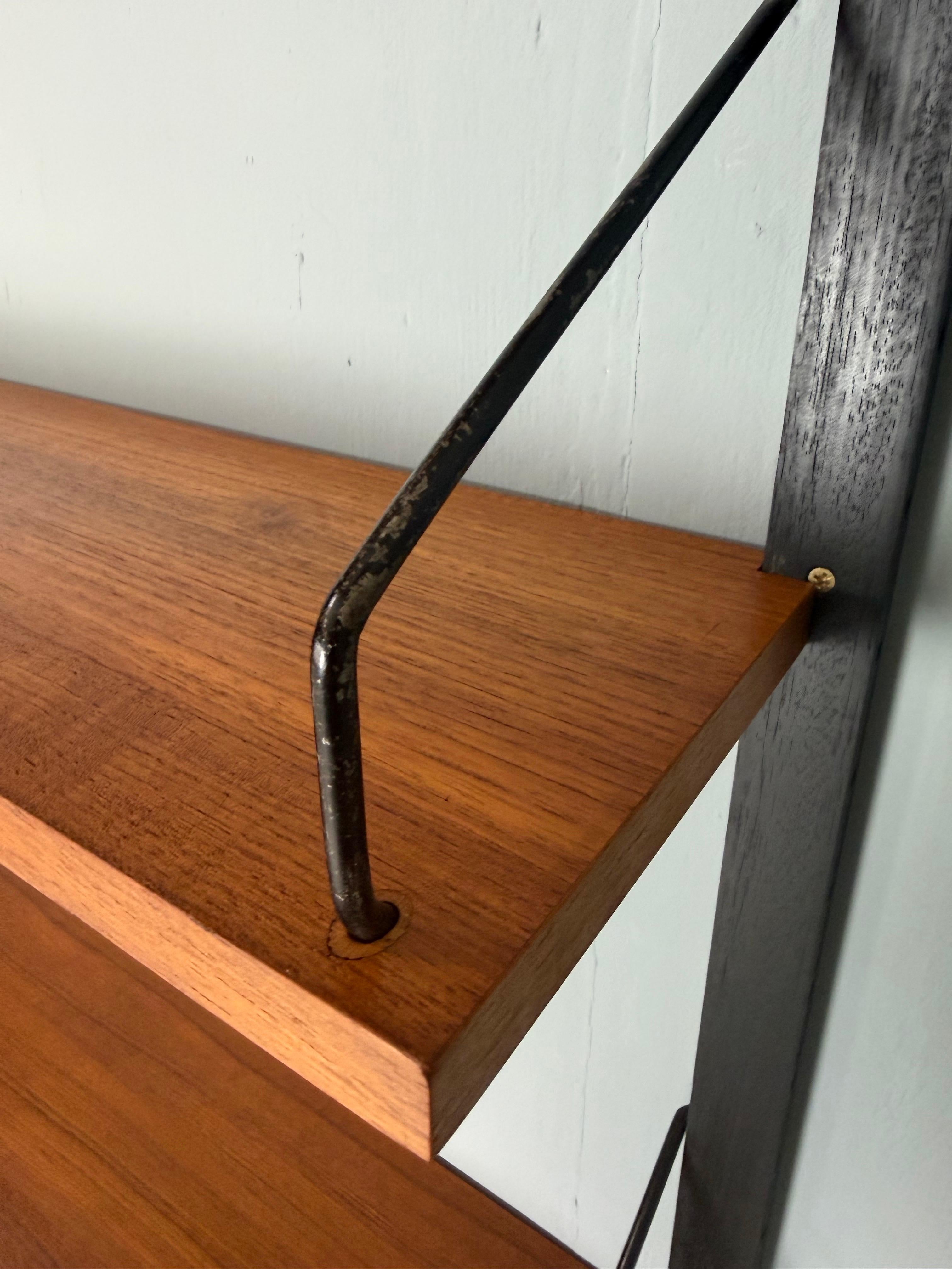 Poul Cadovius Mid- Century Modern Modular Teak Wall Unit Shelving for Cado, 1960 im Zustand „Gut“ im Angebot in The Hague, NL