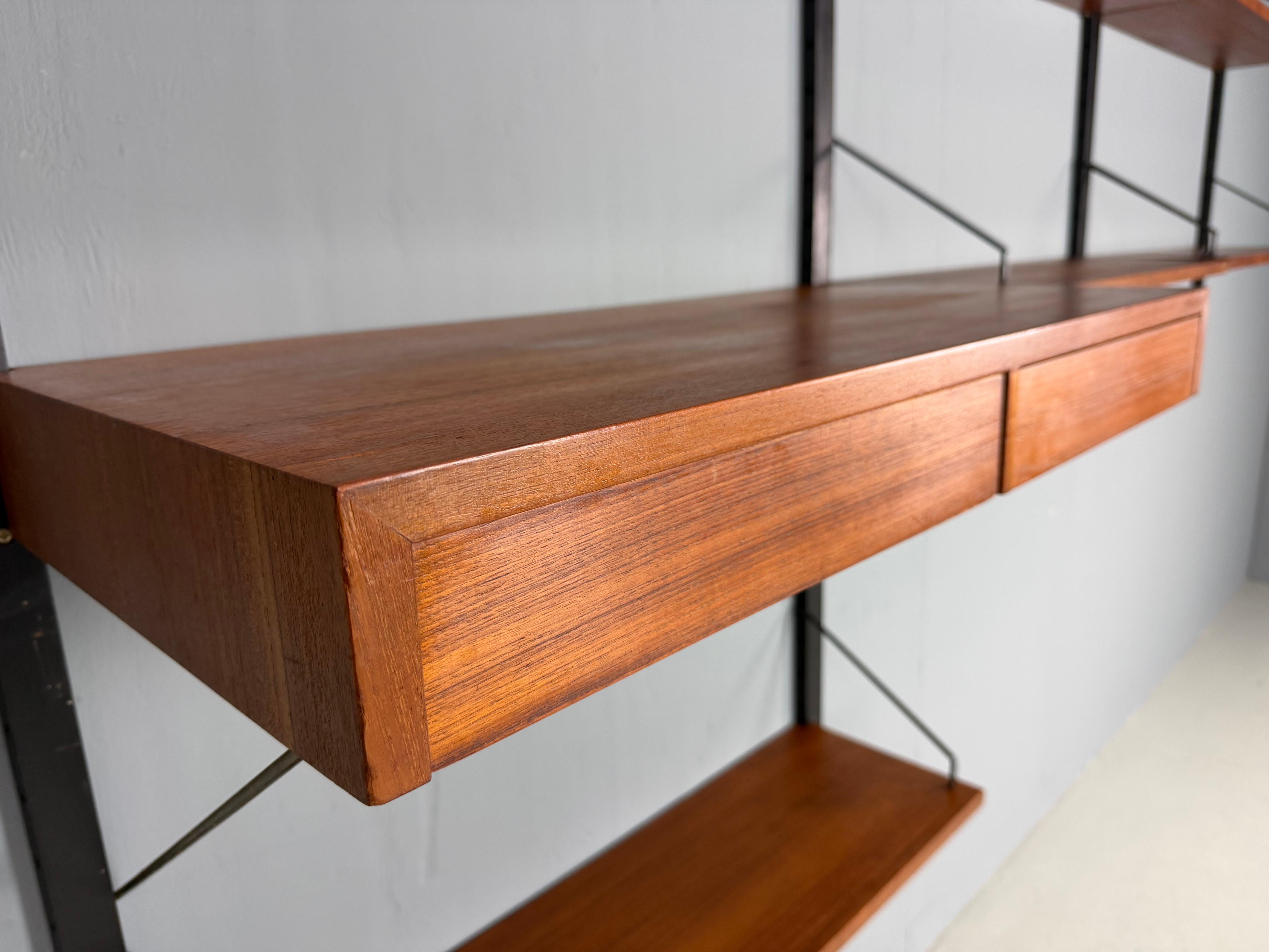 Poul Cadovius Mid- Century Modern Modular Teak Wall Unit Shelving for Cado, 1960 (Metall) im Angebot