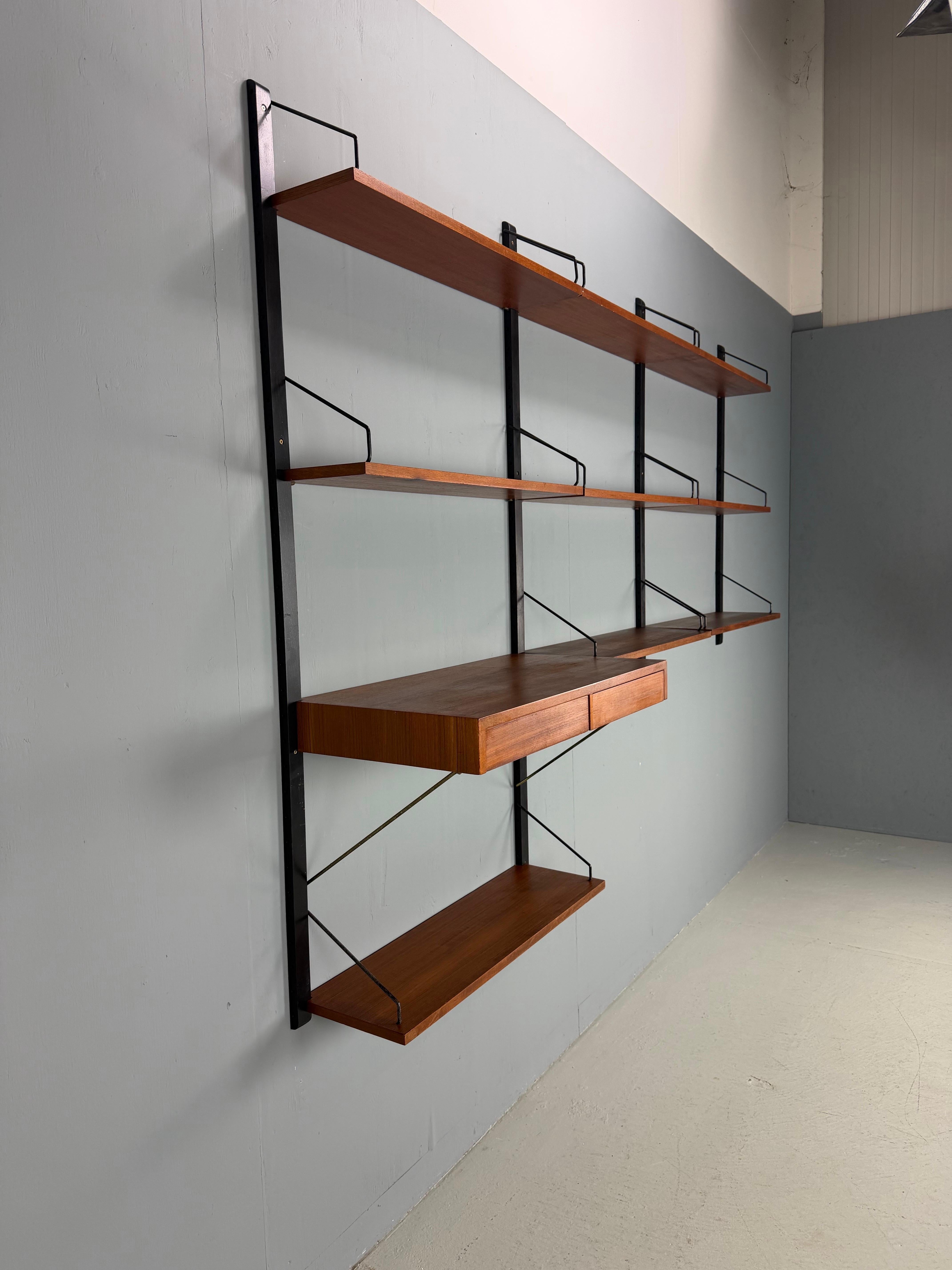 Poul Cadovius Mid- Century Modern Modular Teak Wall Unit Shelving for Cado, 1960 im Angebot 1