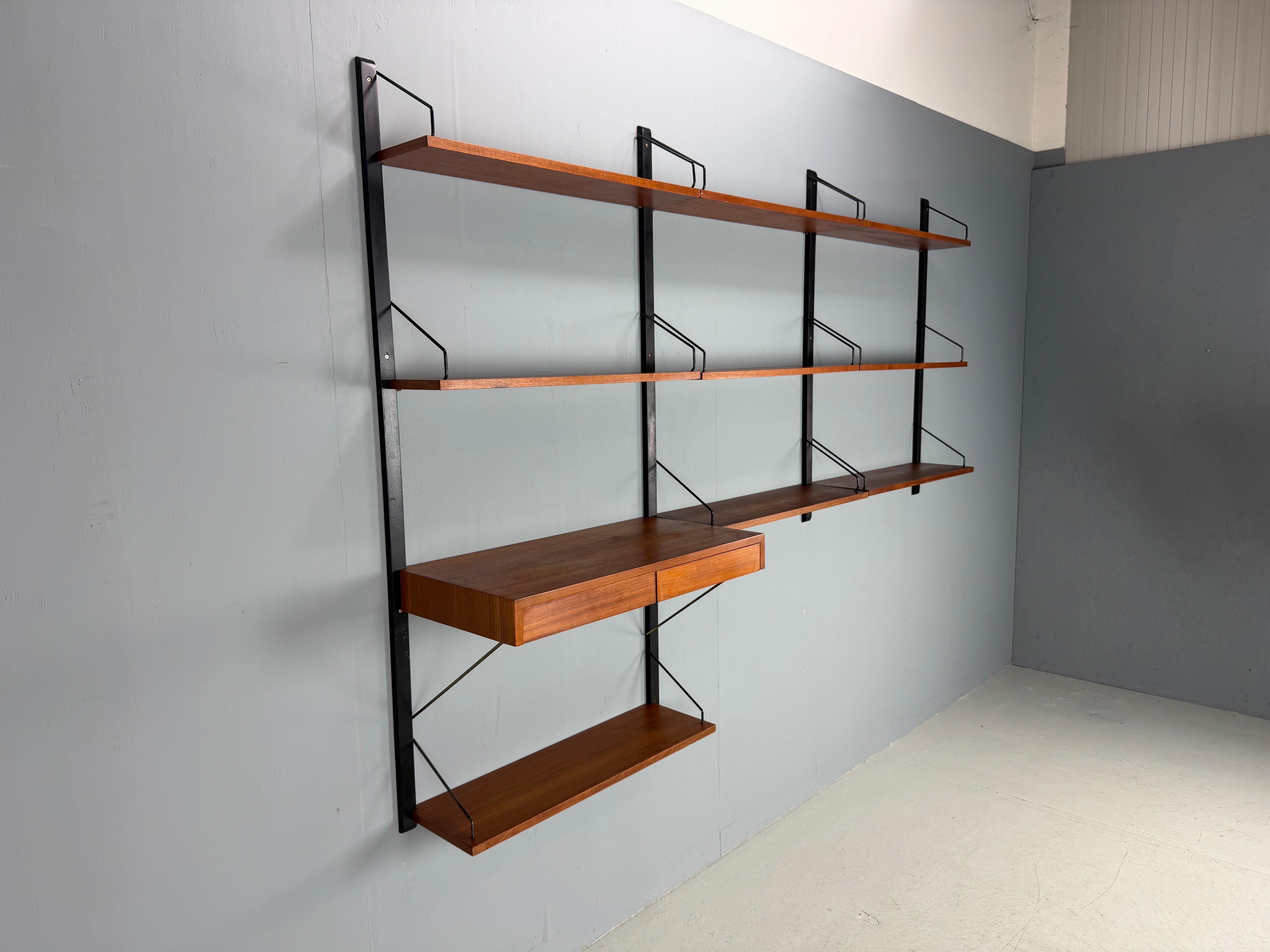 Poul Cadovius Mid- Century Modern Modular Teak Wall Unit Shelving for Cado, 1960 im Angebot 2