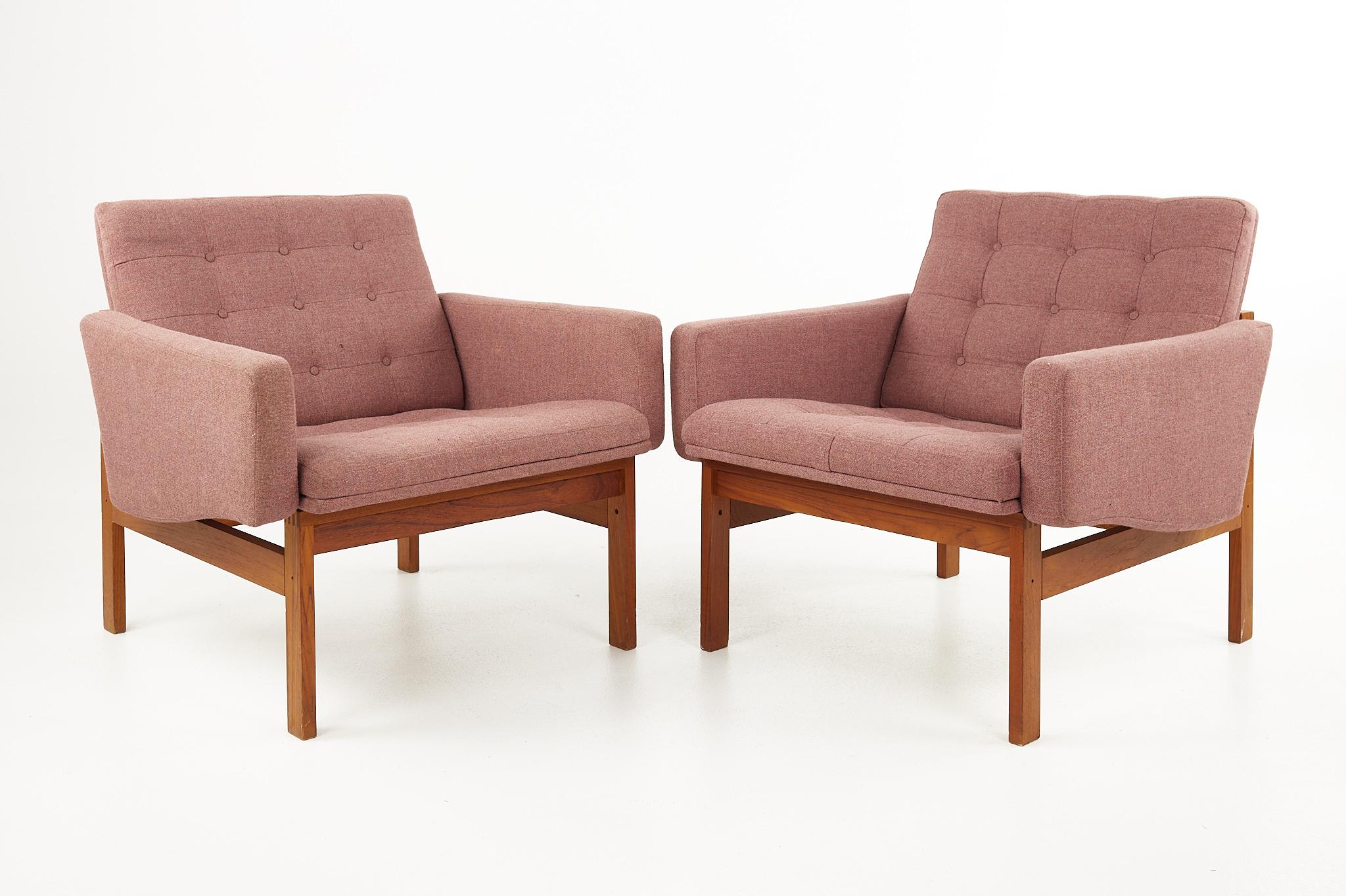 Poul Cadovius mid century teak lounge chairs - a pair

Each chair measures: 28 wide x 28.5 deep x 27.5 high, with a seat height of 15 inches and arm height/chair clearance of 20 inches

All pieces of furniture can be had in what we call restored