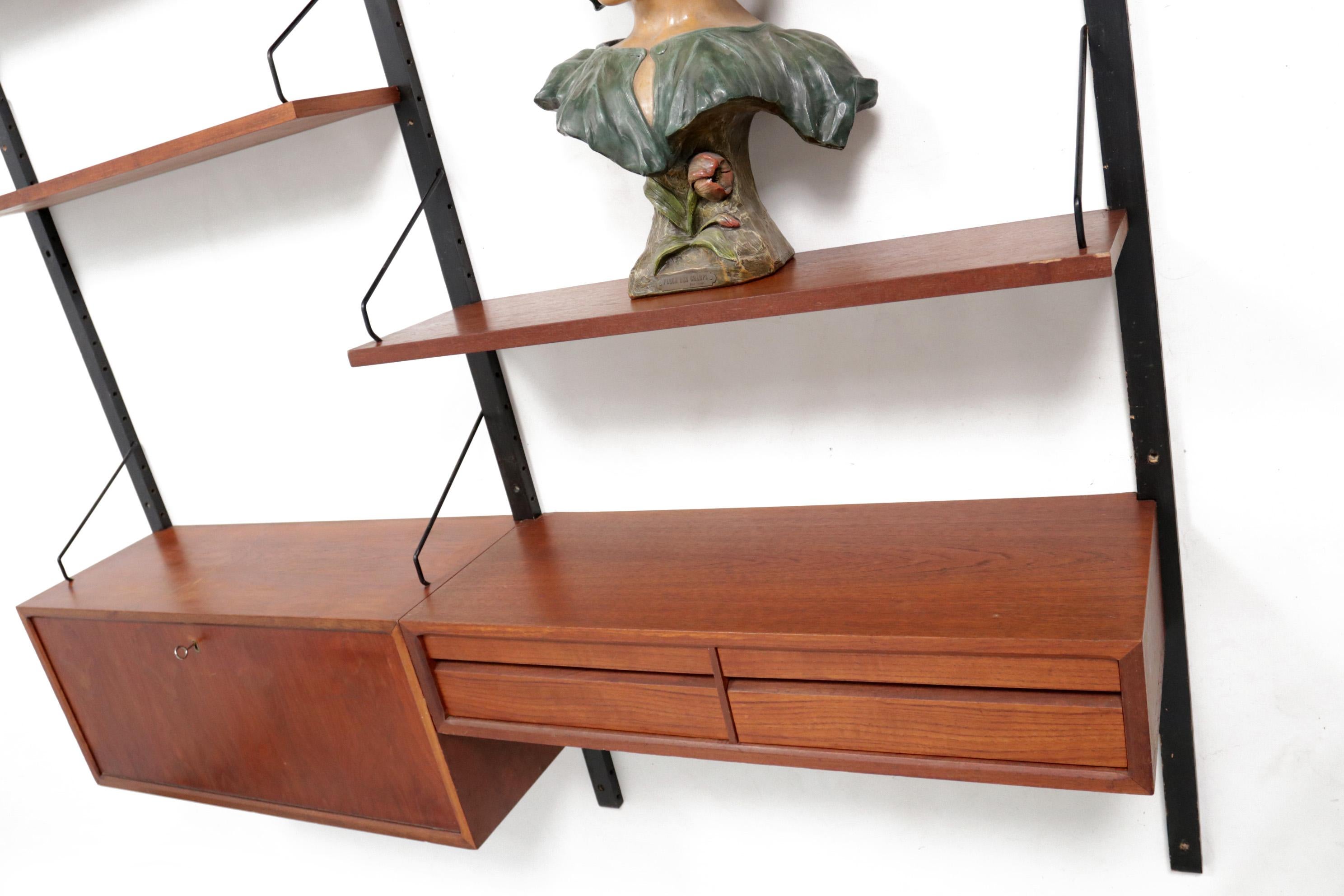 Poul Cadovius Modular Floating Wall System in Teak, Denmark, 1950's In Good Condition In Boven Leeuwen, NL