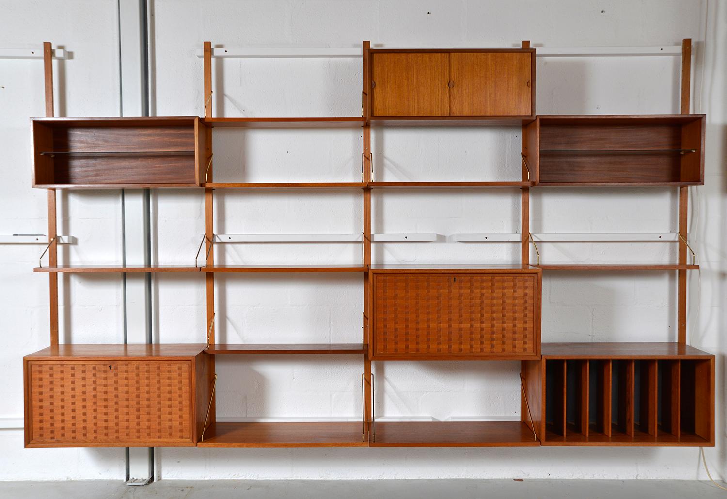 Mid-Century Modern Poul Cadovius Modular Teak 4-Bay Danish Royal System Wall Unit Shelving Bar 60s