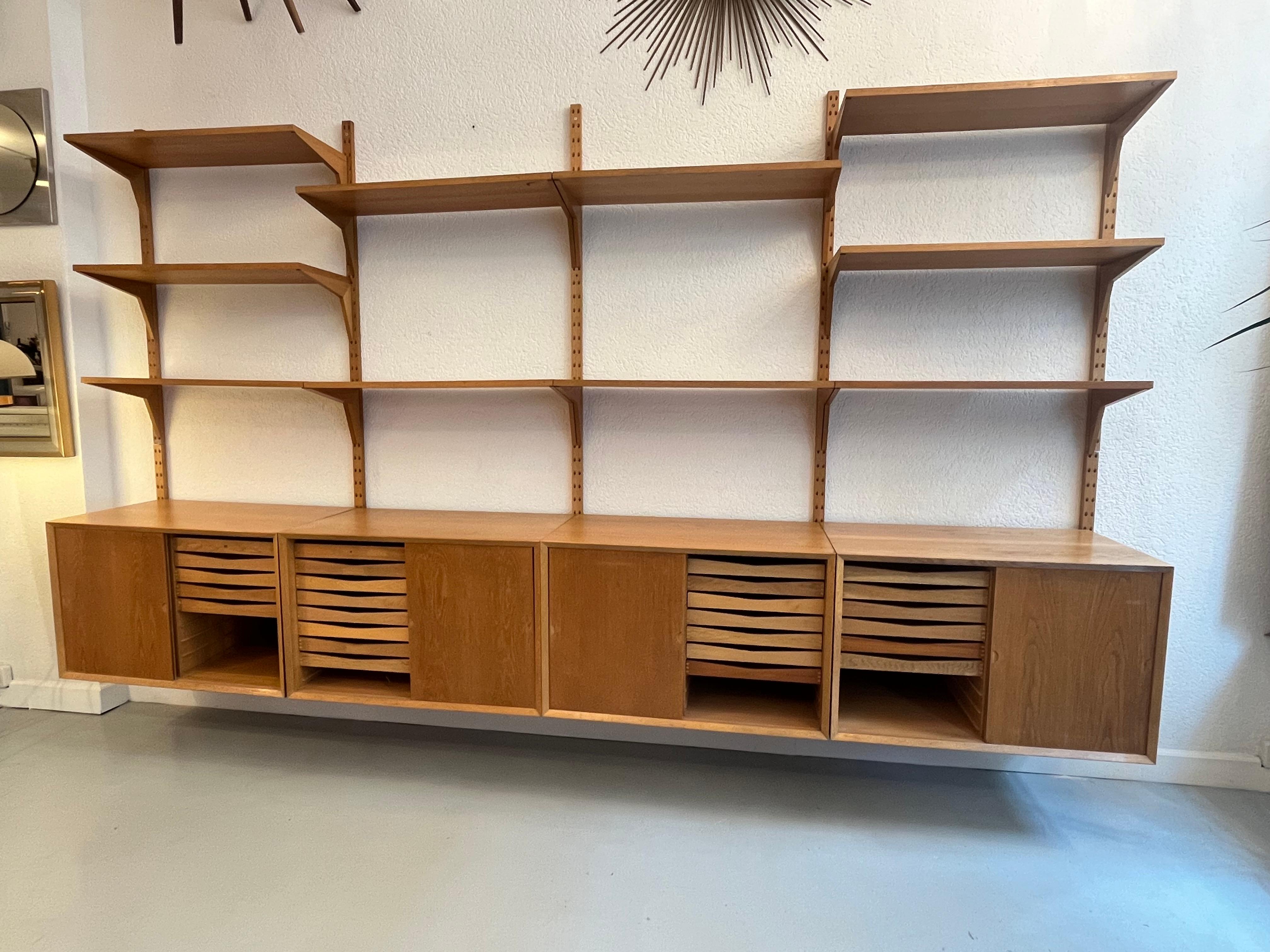 Poul Cadovius Oak Modular Shelf Royal System Wall Unit Denmark ca. 1960 In Good Condition For Sale In Geneva, CH