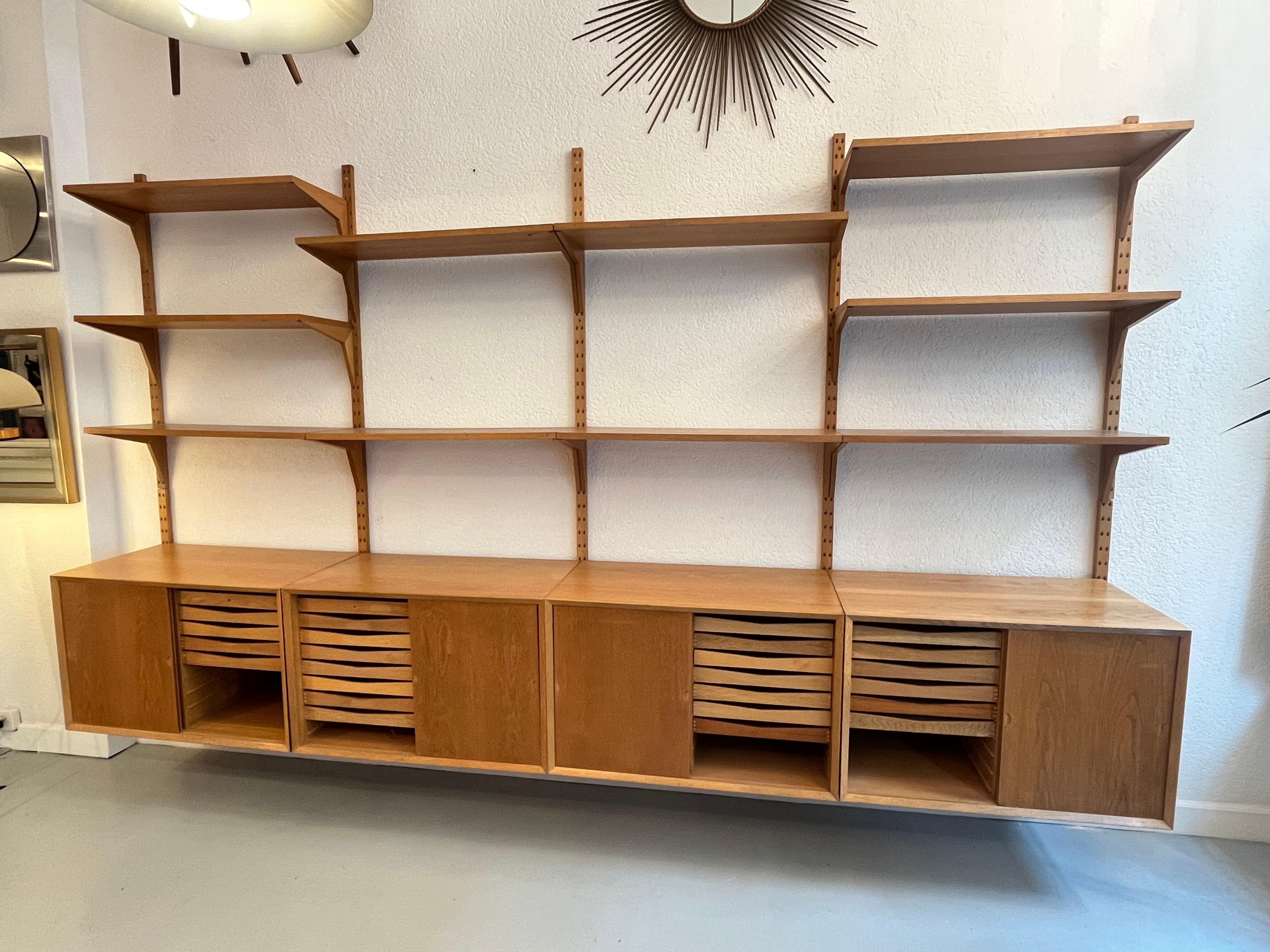 Mid-20th Century Poul Cadovius Oak Modular Shelf Royal System Wall Unit Denmark ca. 1960 For Sale