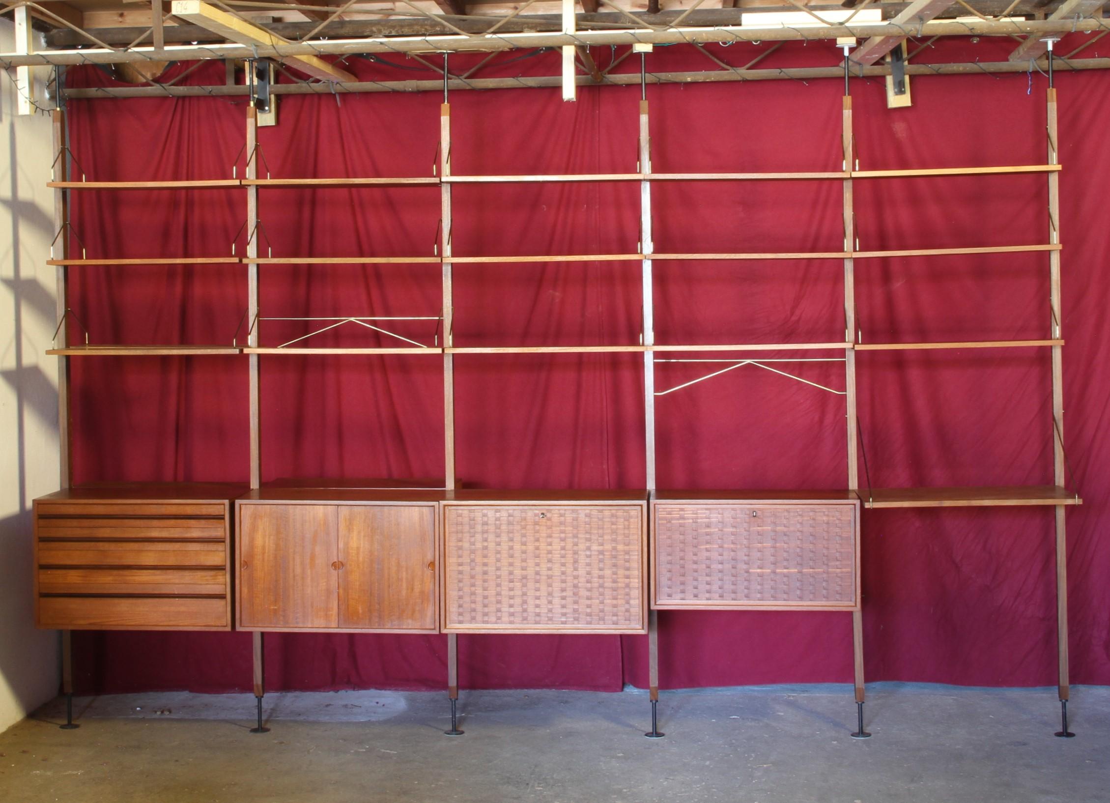Unité de séparation de pièces en teck système mural royal sur pied de Poul Cadovius en vente 6