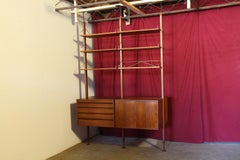 Unité de séparation de pièces en teck système mural royal sur pied de Poul Cadovius