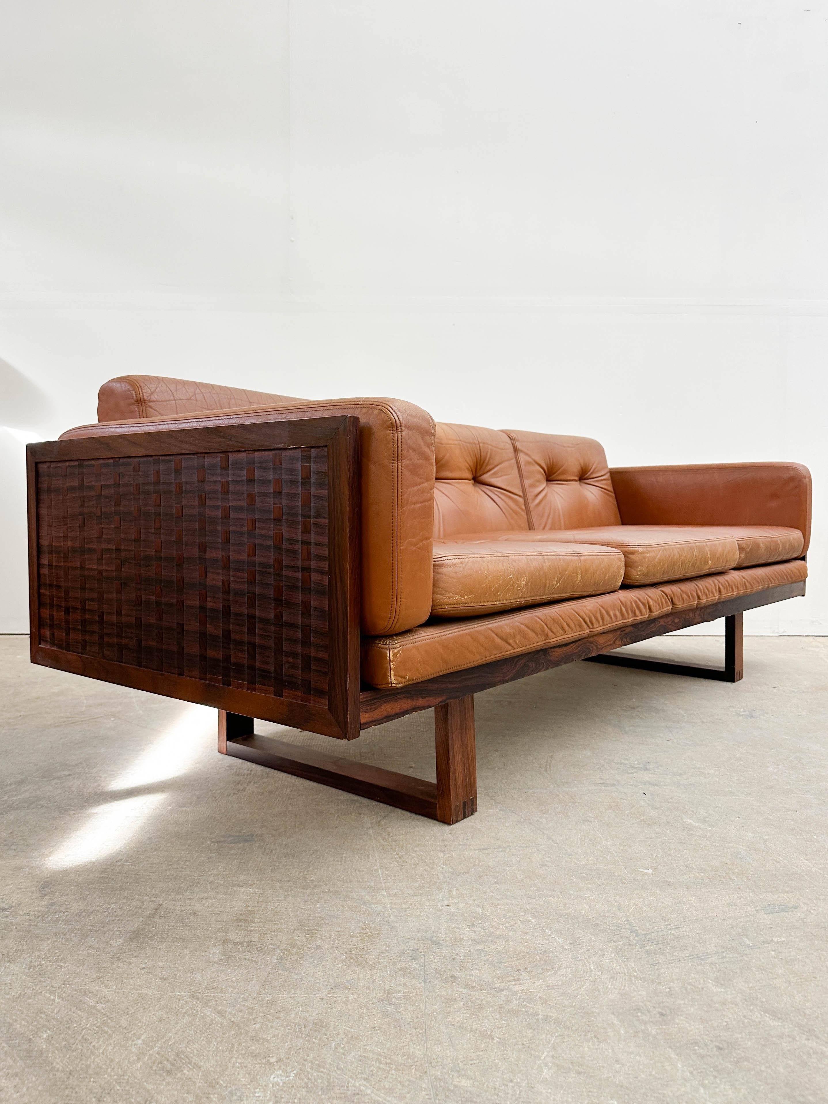 Poul Cadovius Sofa aus Rosenholz und Leder im Angebot 5