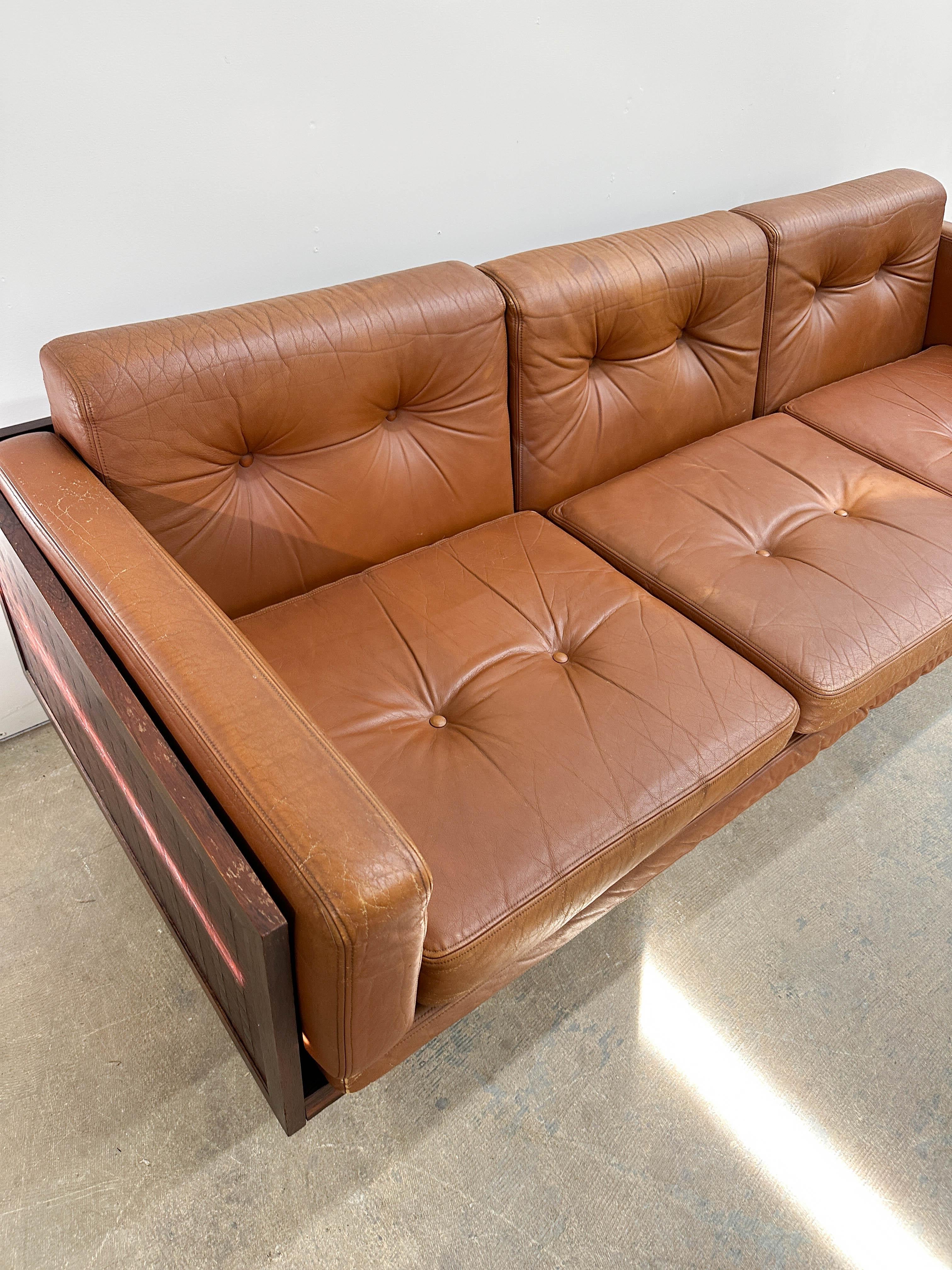 Poul Cadovius Sofa aus Rosenholz und Leder (20. Jahrhundert) im Angebot