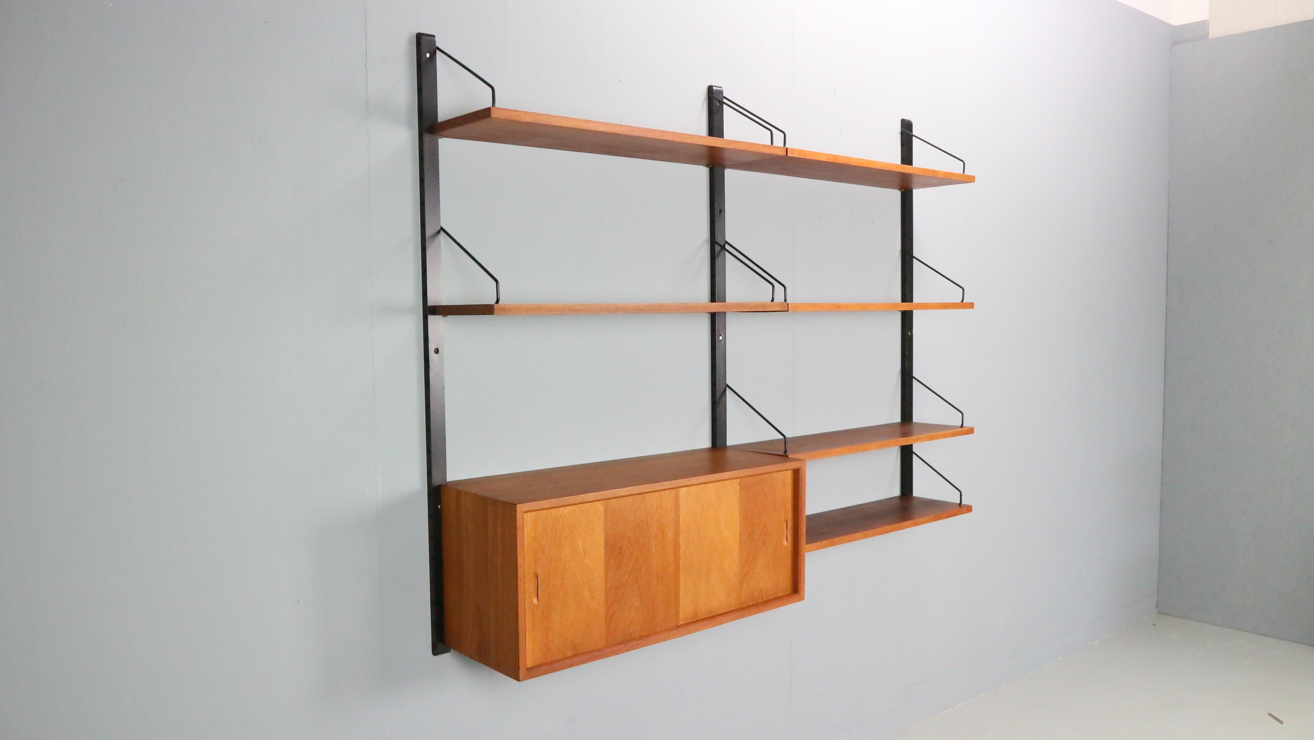 Poul Cadovius Royal System Danish Modern Teak Wall Unit Shelving, 1960 In Good Condition In The Hague, NL