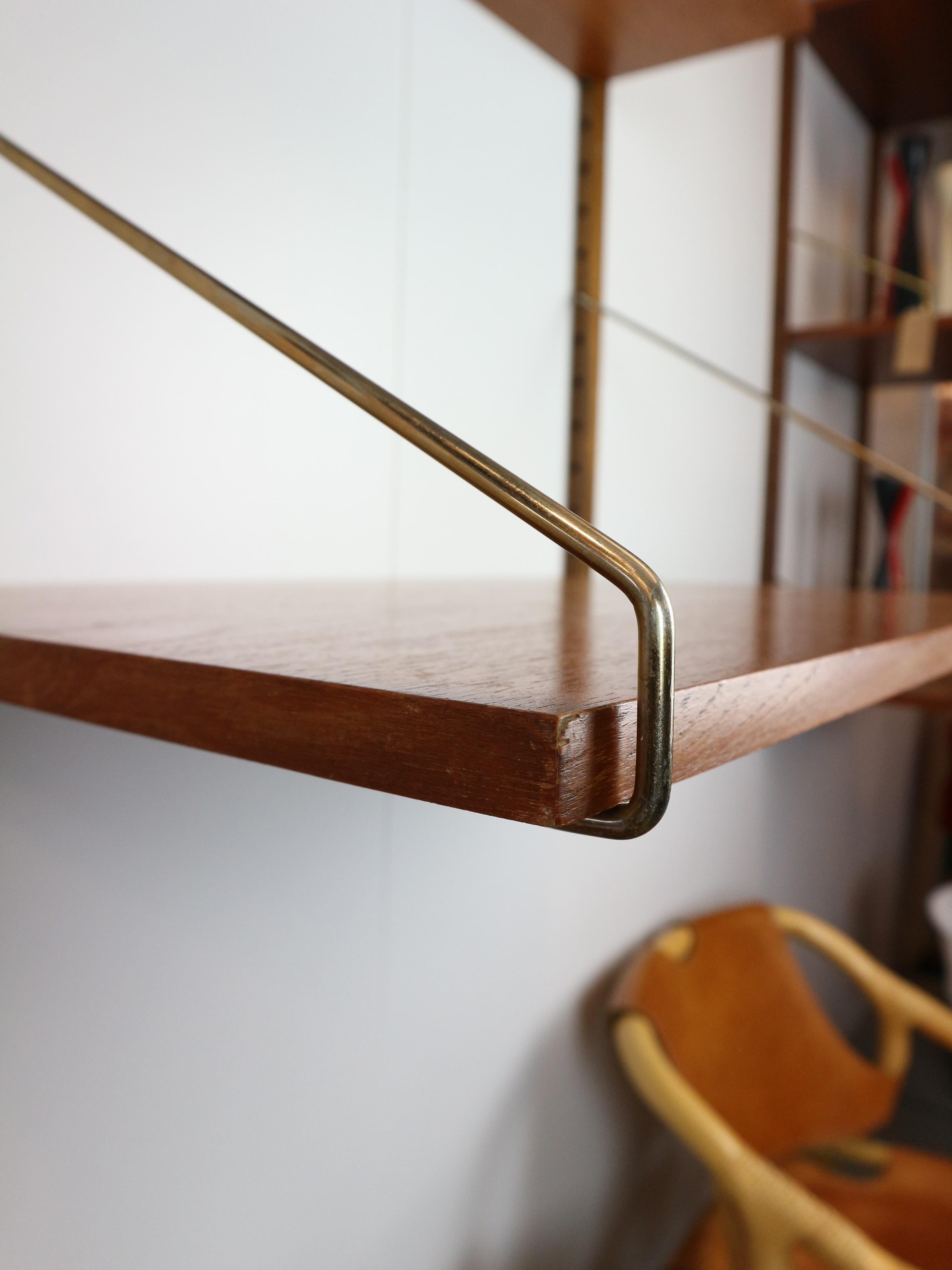 Poul Cadovius 'Royal System' teak desk shelf and brass brackets, 1960s Denmark In Good Condition In The Hague, NL