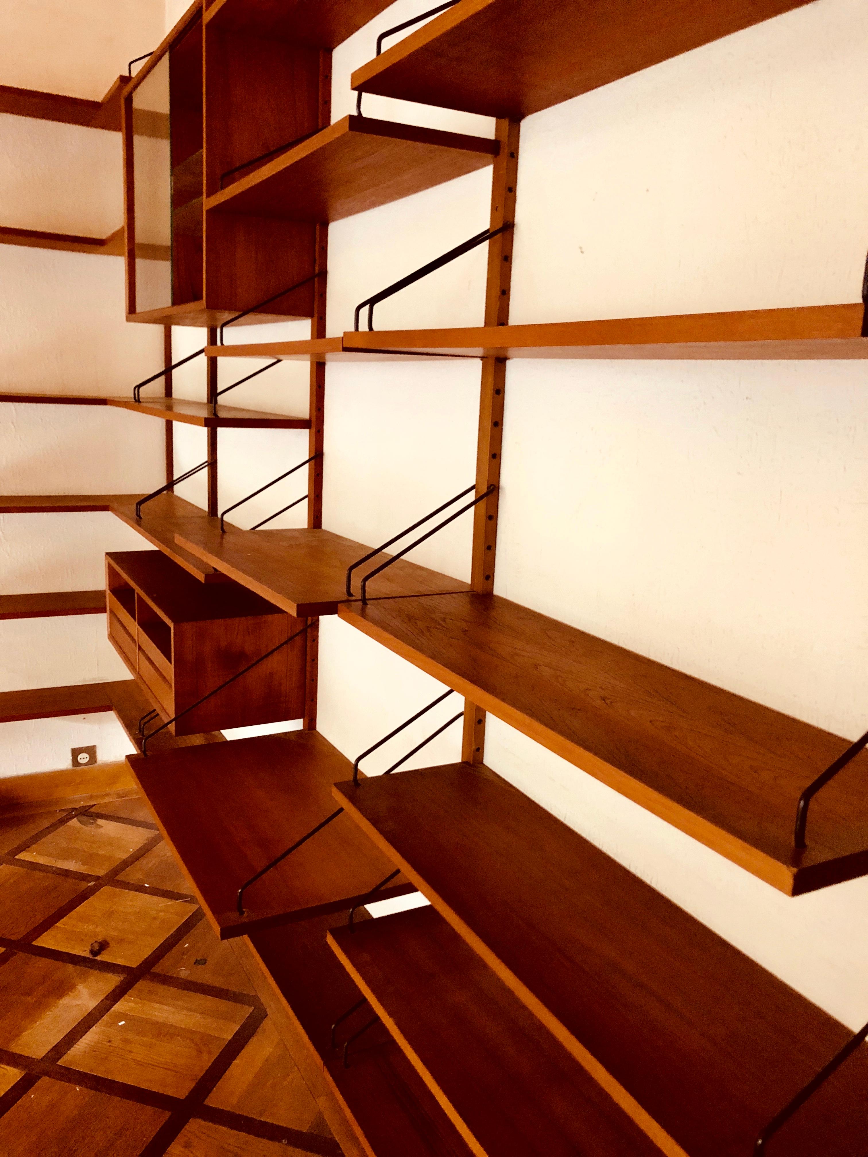 Poul Cadovius Royal System Teak Shelf In Good Condition In Geneva, CH