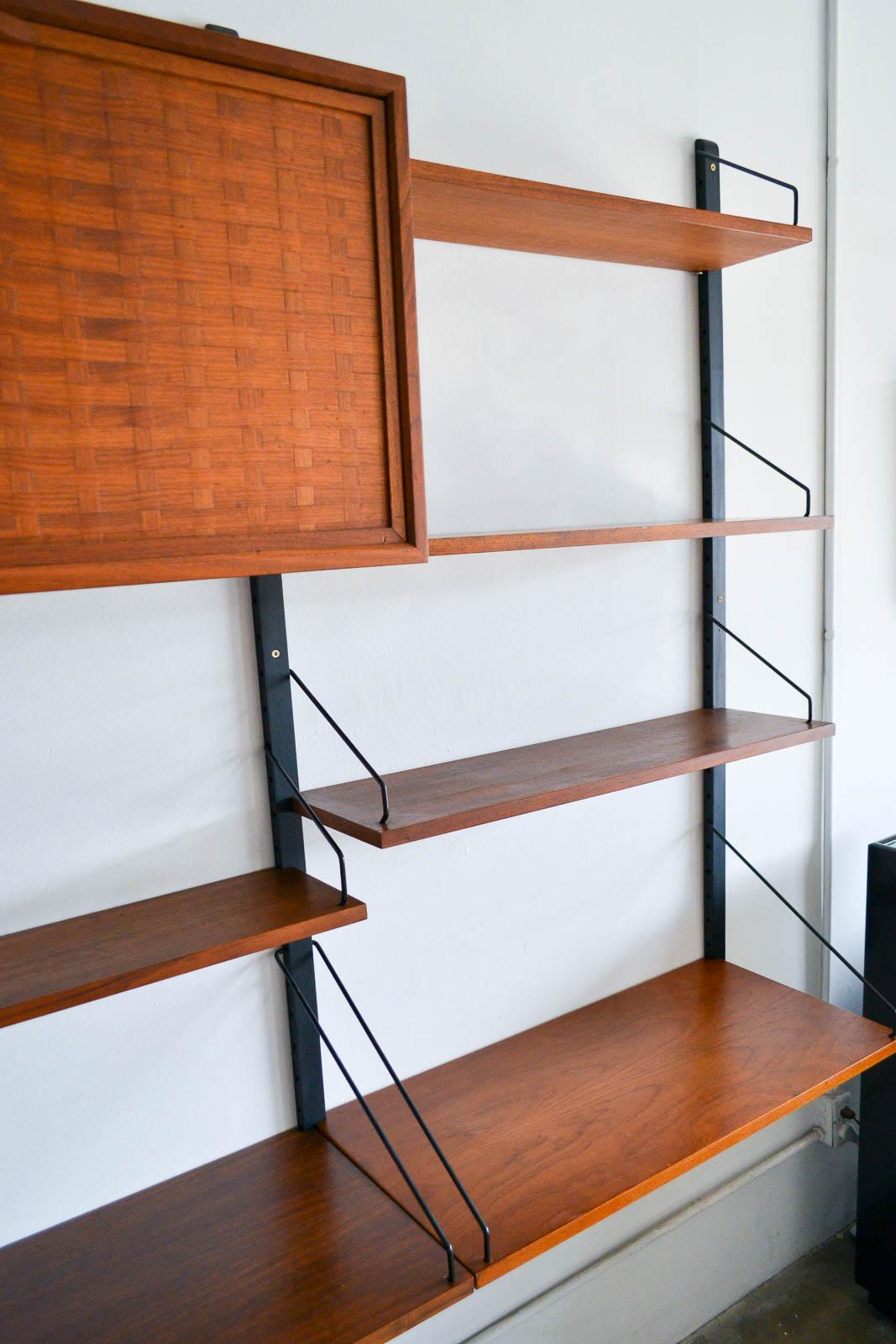 Poul Cadovius Royal System Wall Unit in Teak, ca. 1965 In Good Condition In Costa Mesa, CA