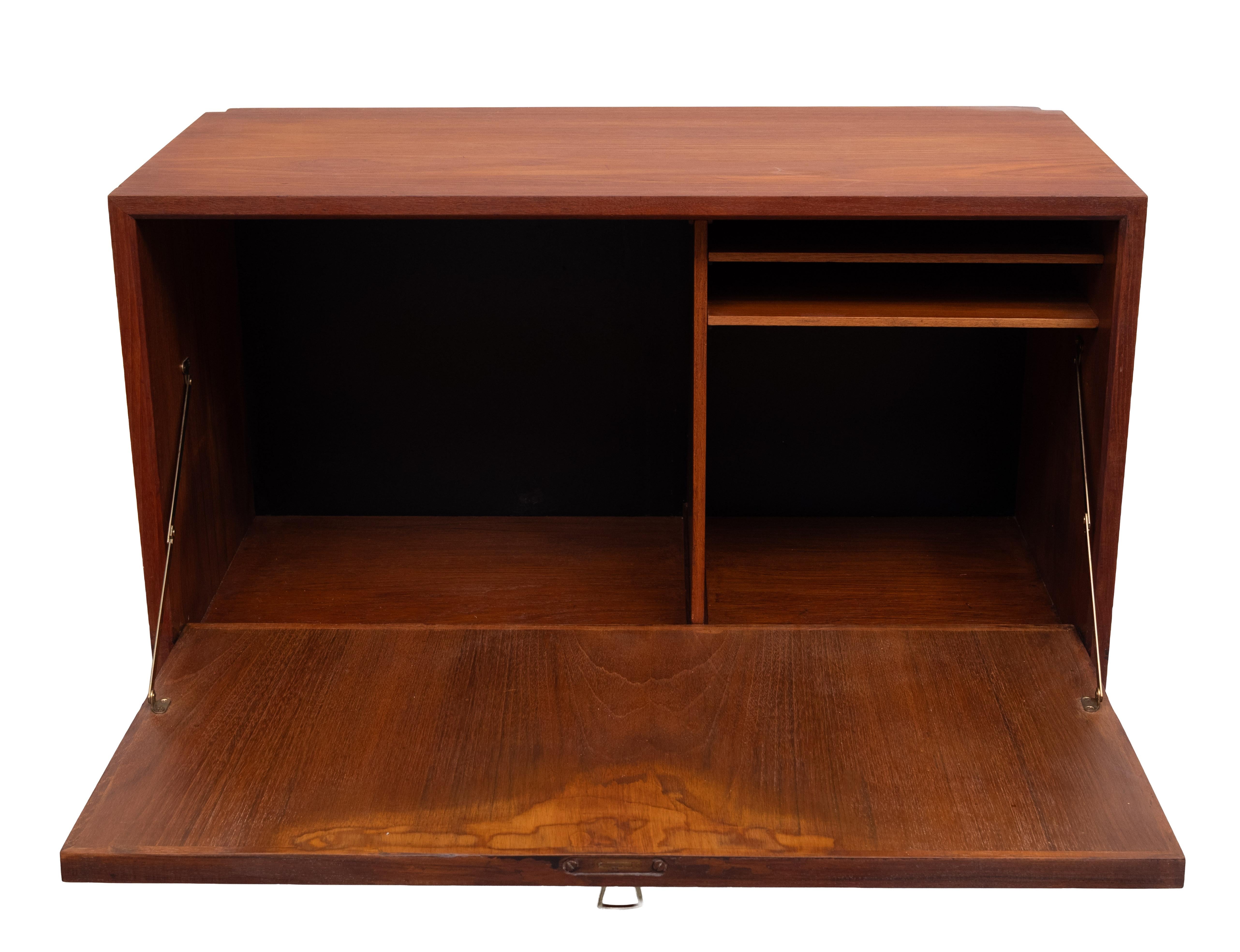 Poul Cadovius Sistema a parete Royal con portariviste 1960s Danimarca in vendita 4