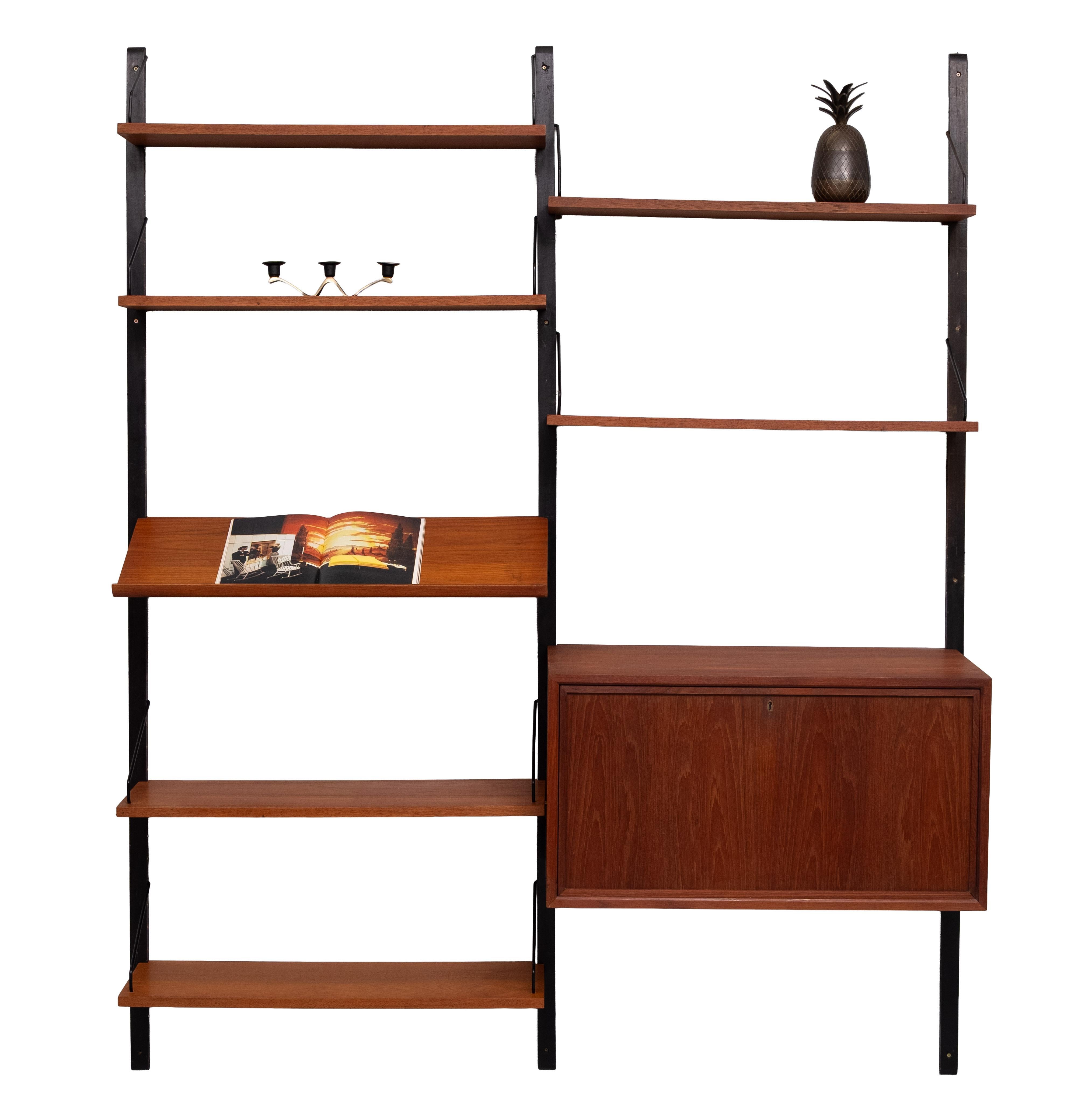 Danese Poul Cadovius Sistema a parete Royal con portariviste 1960s Danimarca in vendita