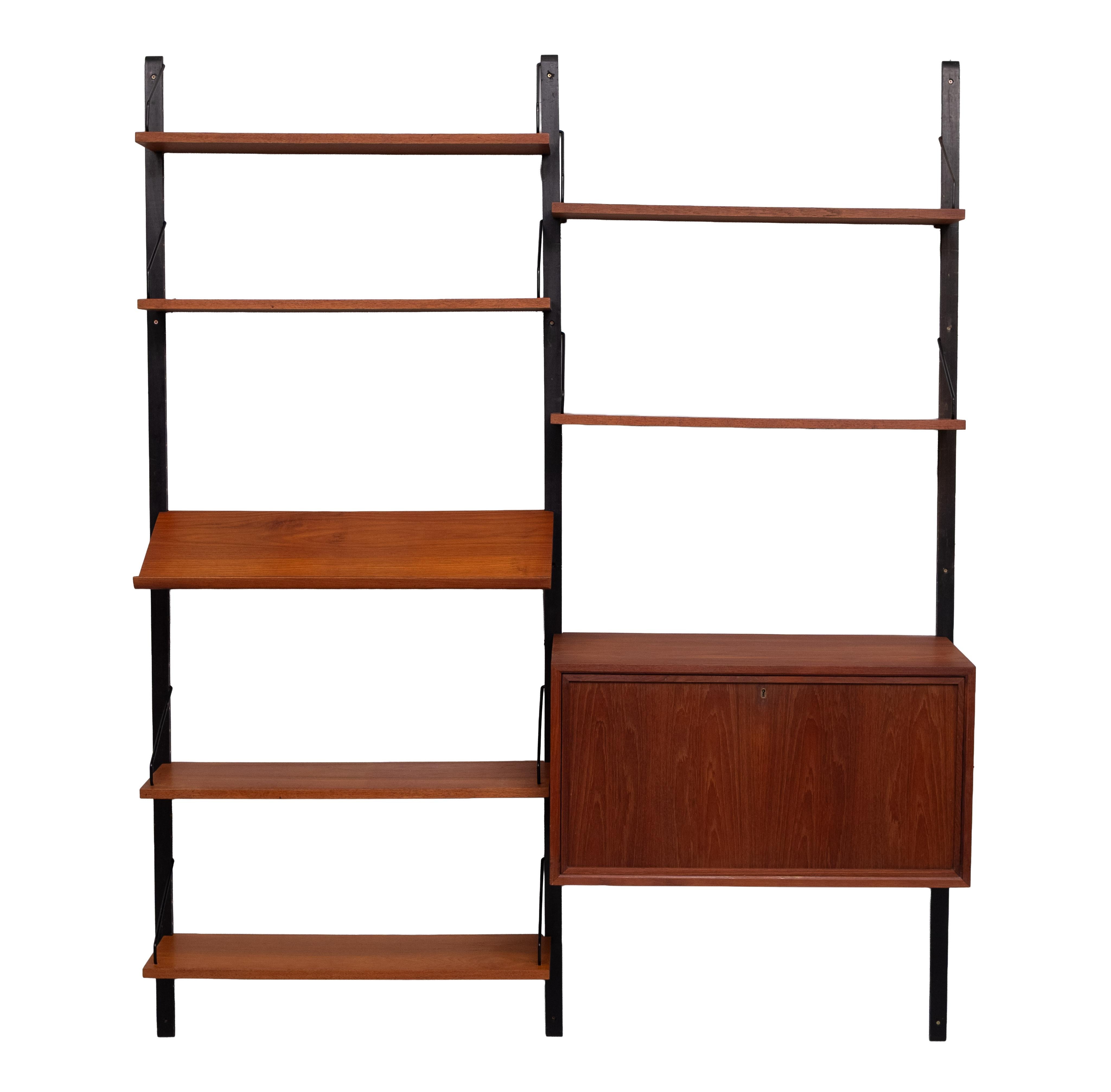 Poul Cadovius Sistema a parete Royal con portariviste 1960s Danimarca In condizioni buone in vendita a Den Haag, NL
