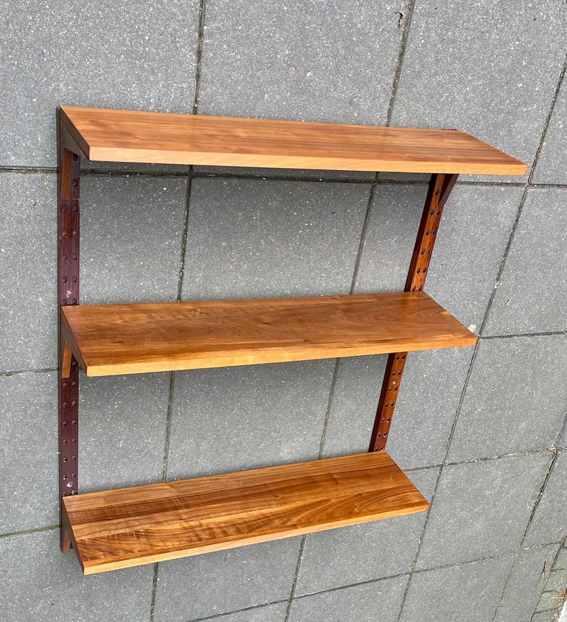 Midcentury royal system with 3 shelves. It was designed by Poul Cadovius and manufactured by Cado in Denmark during the 1960s. This unit is modular and you can easily without any tools arrange the shelves according to your spacial preferences. It