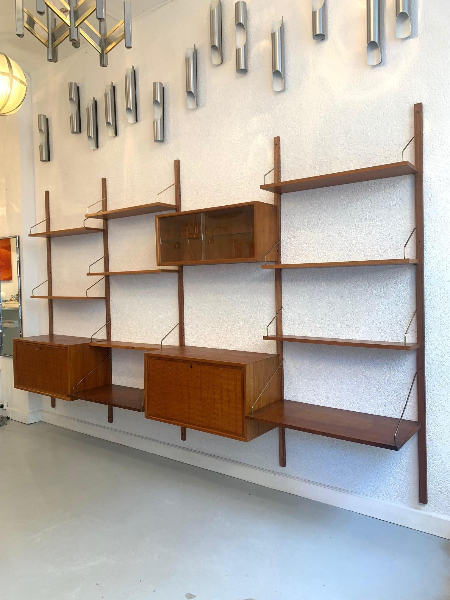 Beautiful wall mounted shelf in teak and brass brackets, with 2 cabinets with 