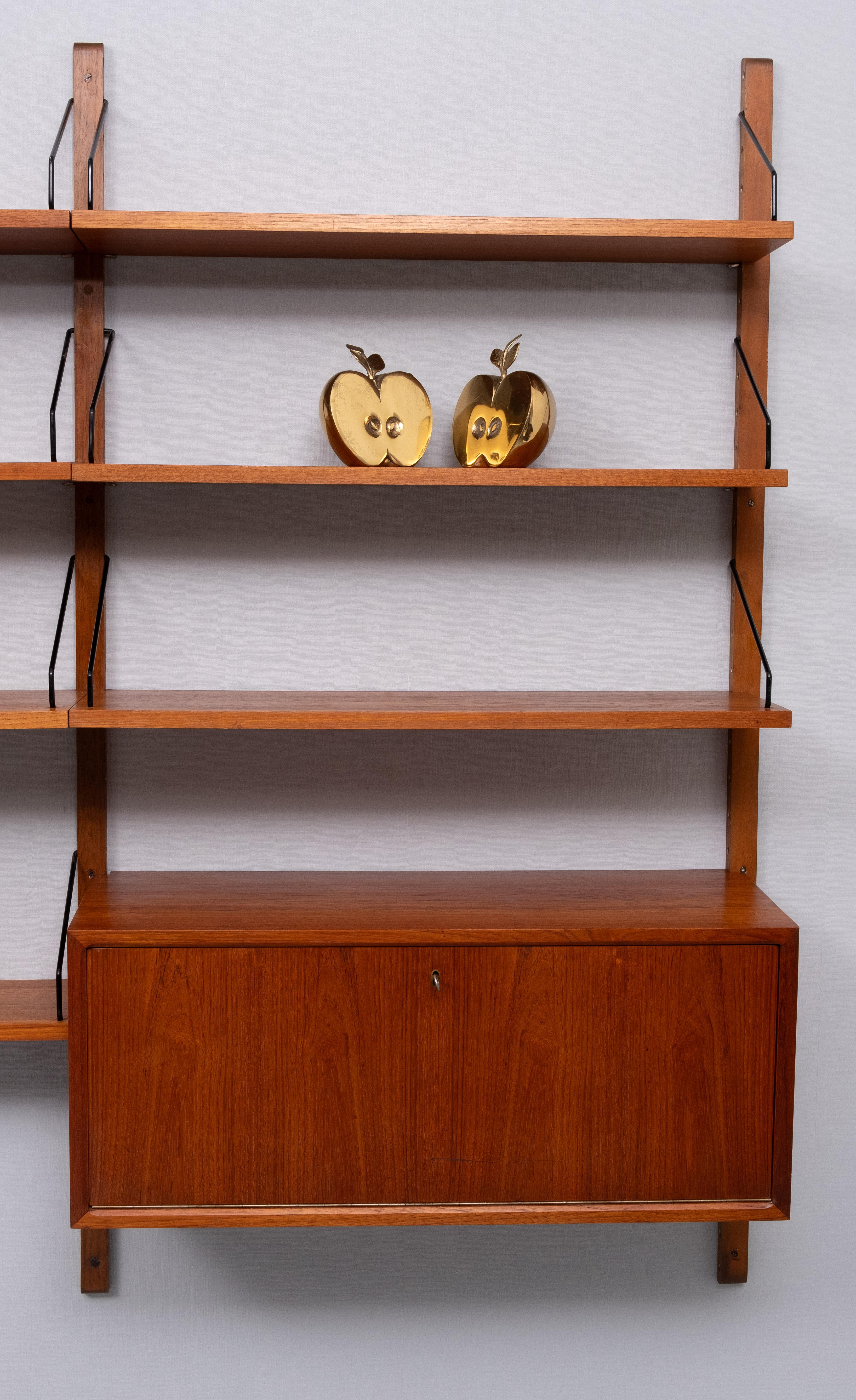Poul Cadovius Teak Royal Wall System 1950/60  Denmark  In Good Condition For Sale In Den Haag, NL