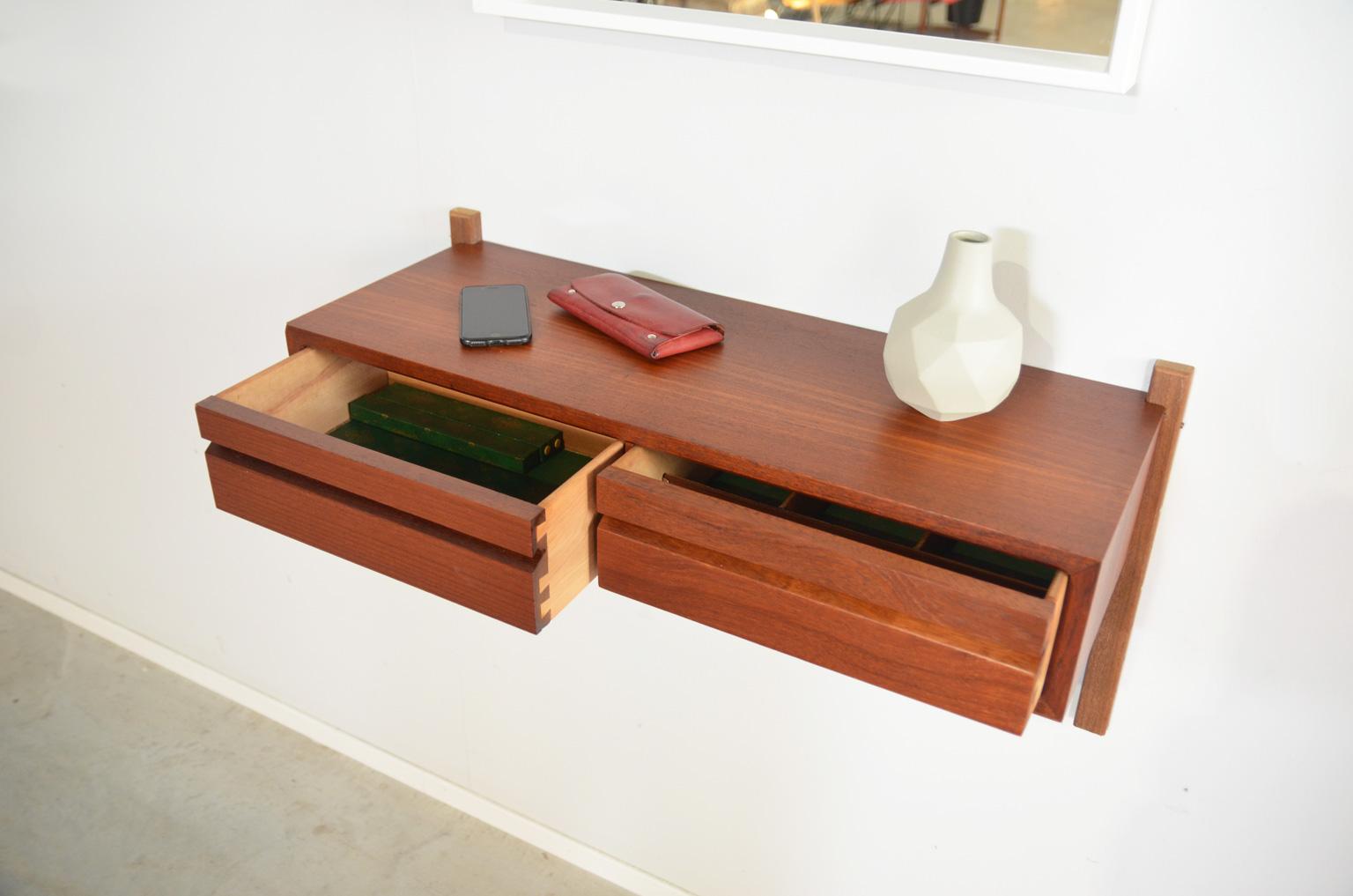 Poul Cadovius Wall Console in Teak for Royal System, Denmark In Good Condition In RHEEZERVEEN, Overijssel