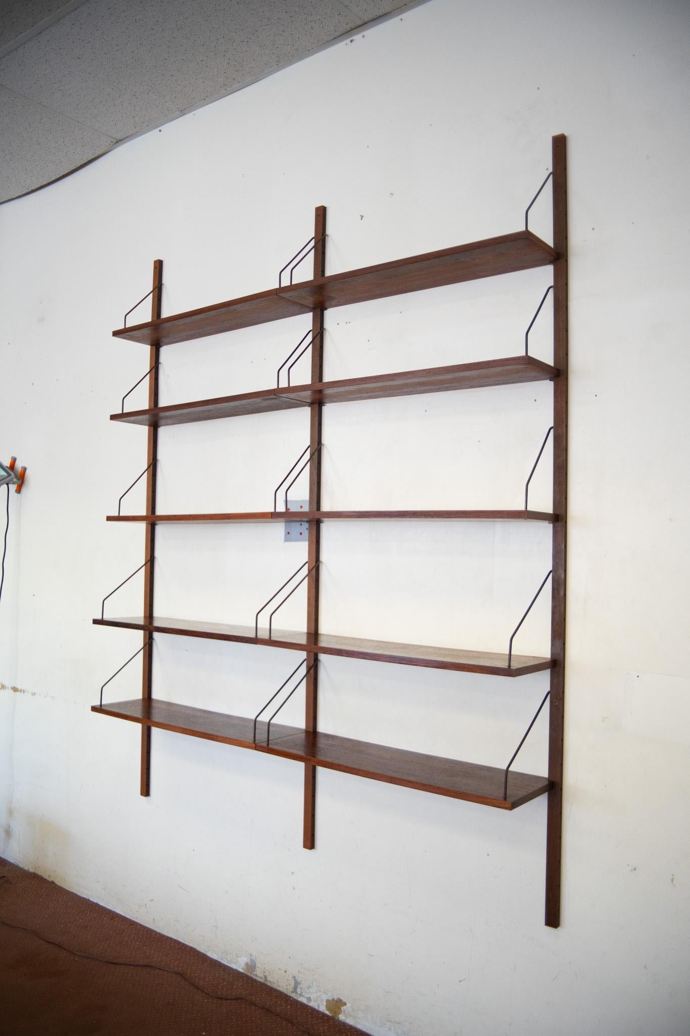 Wandschrank oder Bücherregale von Poul Cadovius für Royal System, Palisanderholz, Dänemark im Zustand „Gut“ in Philadelphia, PA