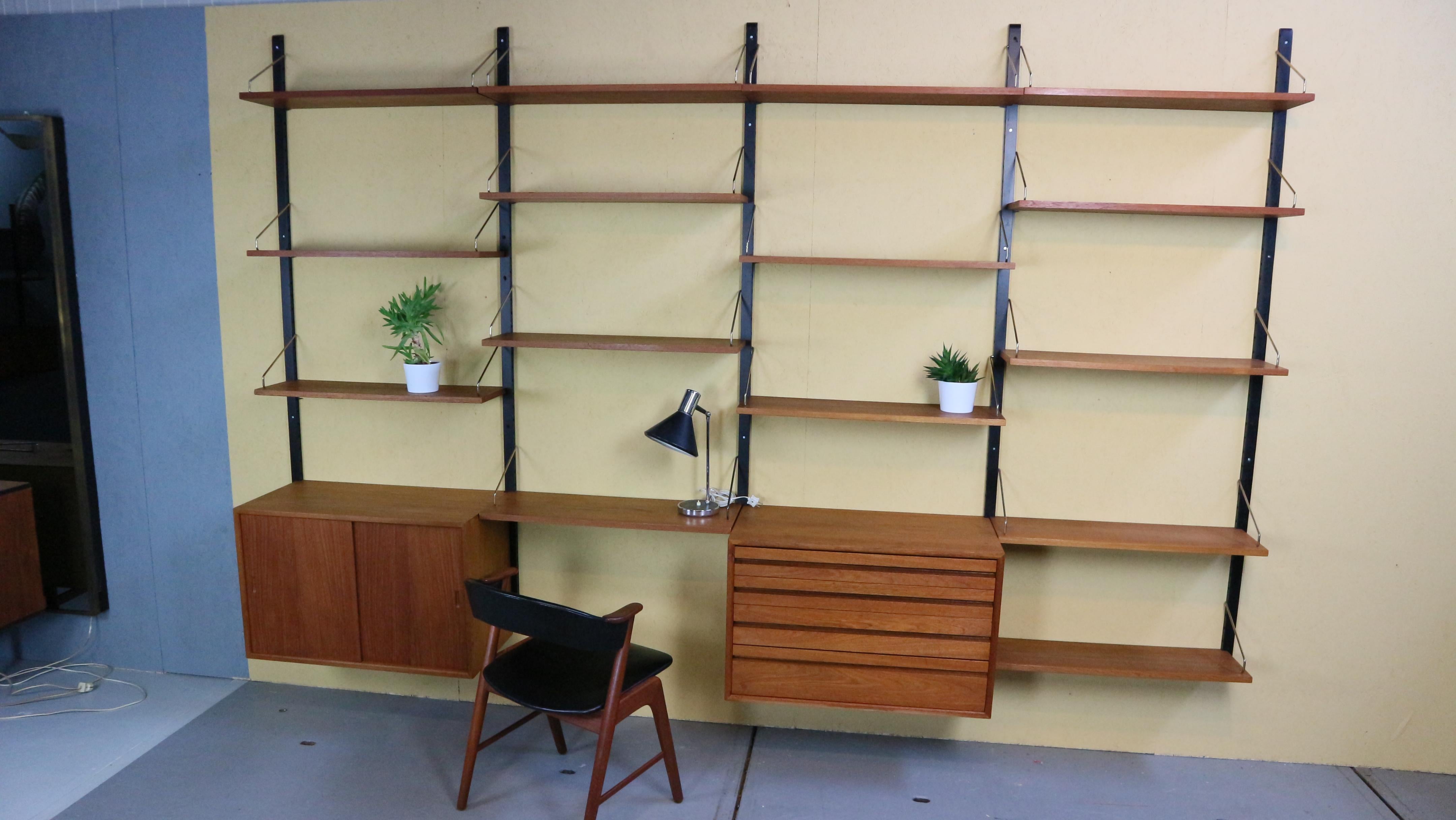 Danish modern teak wall unit designed by Poul Cadovius, Denmark, circa 1960s.

This piece is contains of 14 shelves, one cabinets with sliding doors and one with drawers.


This piece is completely adjustable, and any of the case pieces or shelves