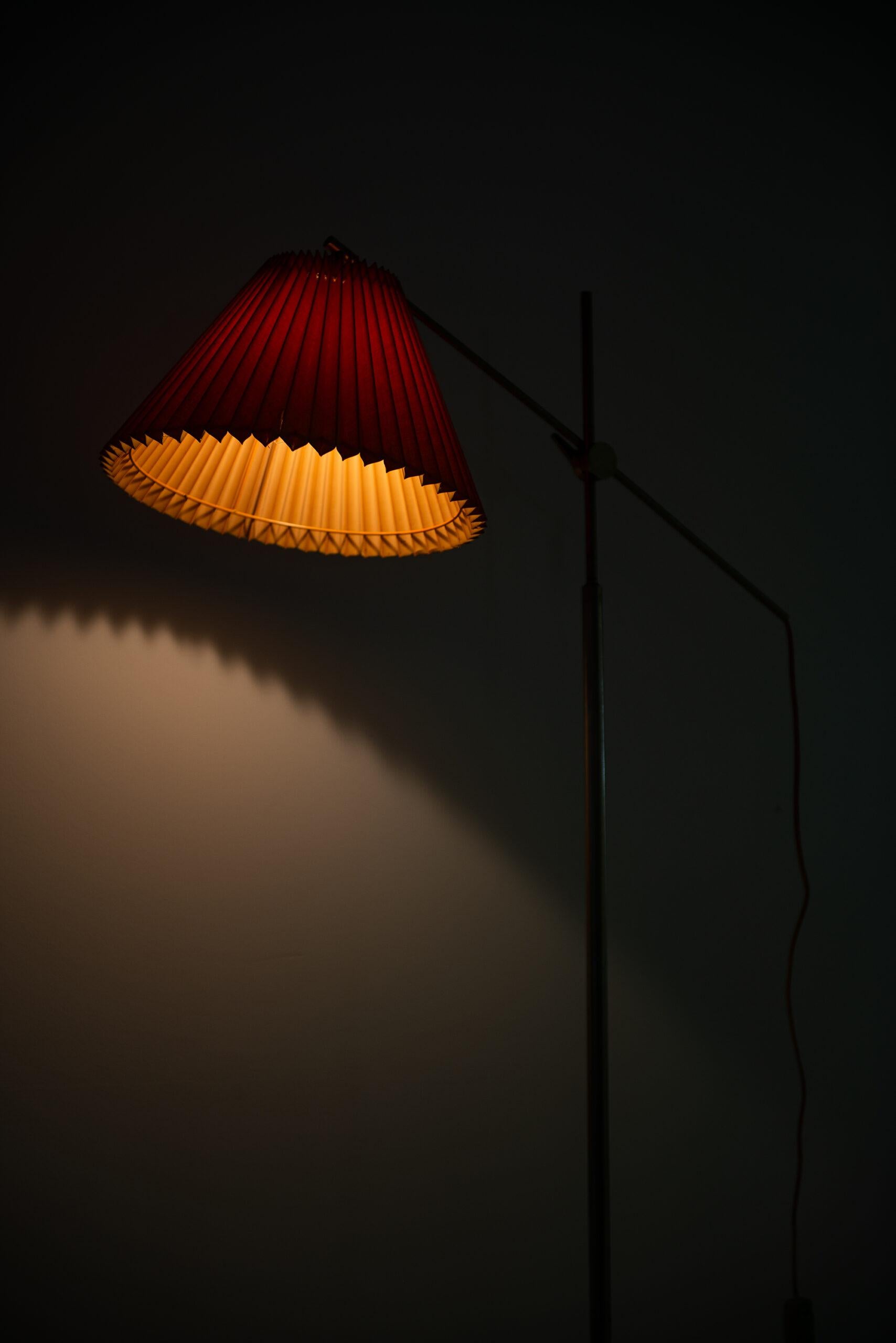 Stehlampe von Poul Dinesen, hergestellt von Poul Dinesen in Dänemark im Angebot 3
