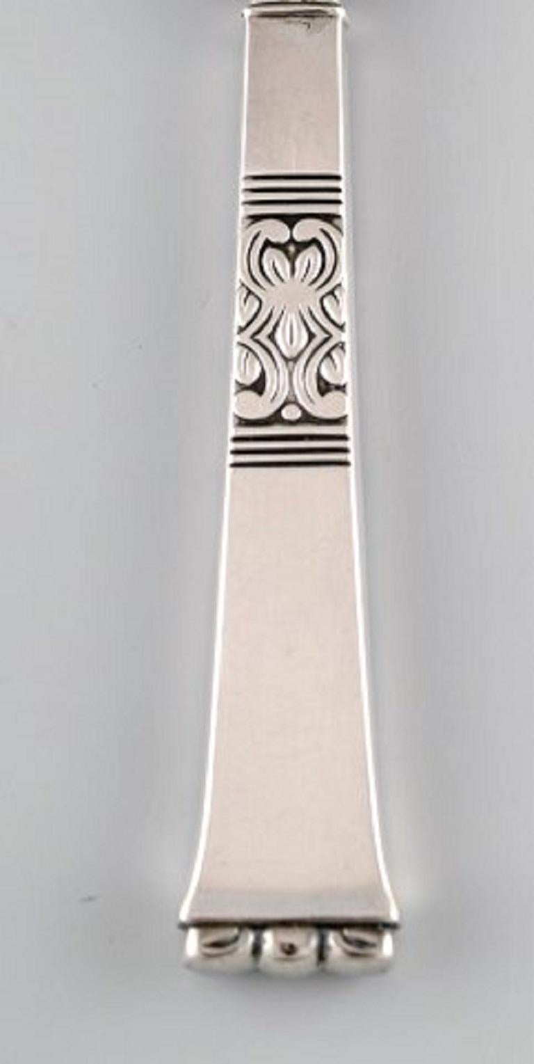 Poul Frigast, Danish silversmith. Cake knife in silver, 1951.
In very good condition.
Measures: 28 cm.
Stamped and dated: PF, and three towers.