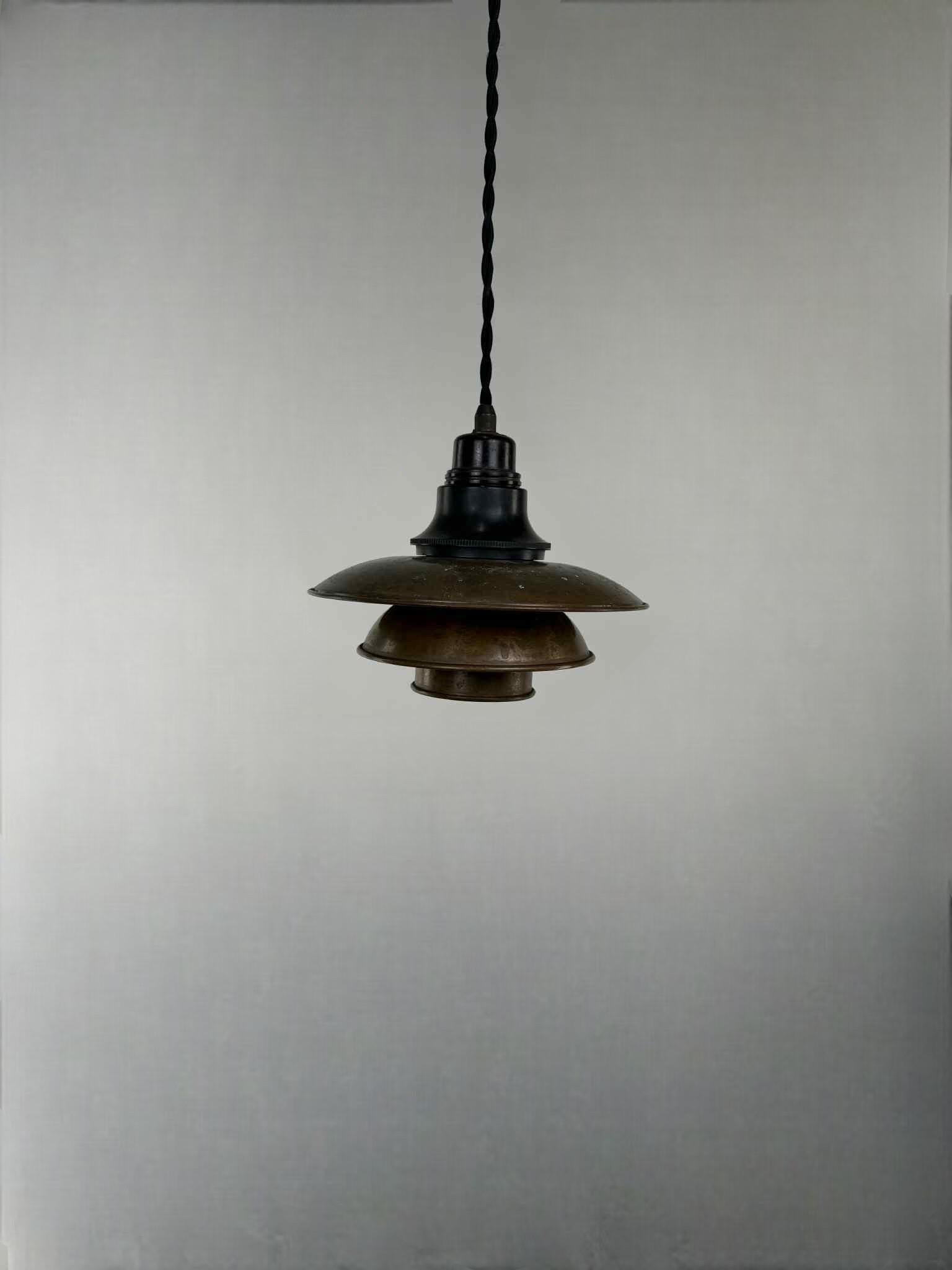 Danese Poul Henningsen 2/2 a sospensione del 1930 in vendita