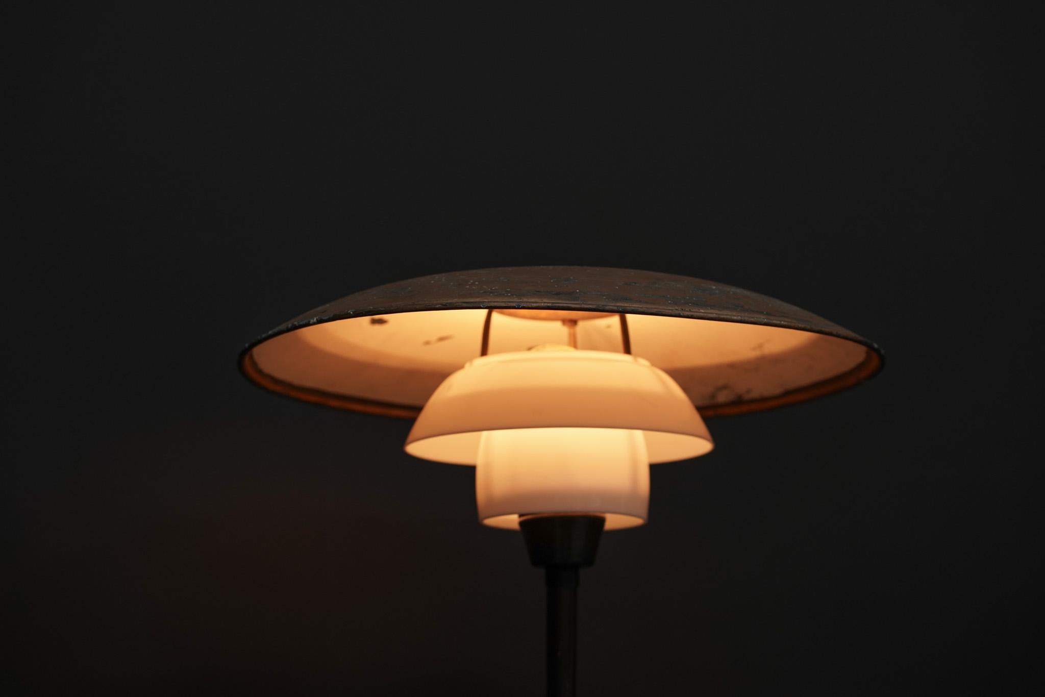20th Century Poul Henningsen 3/2 Glass and Copper Table Lamp For Sale
