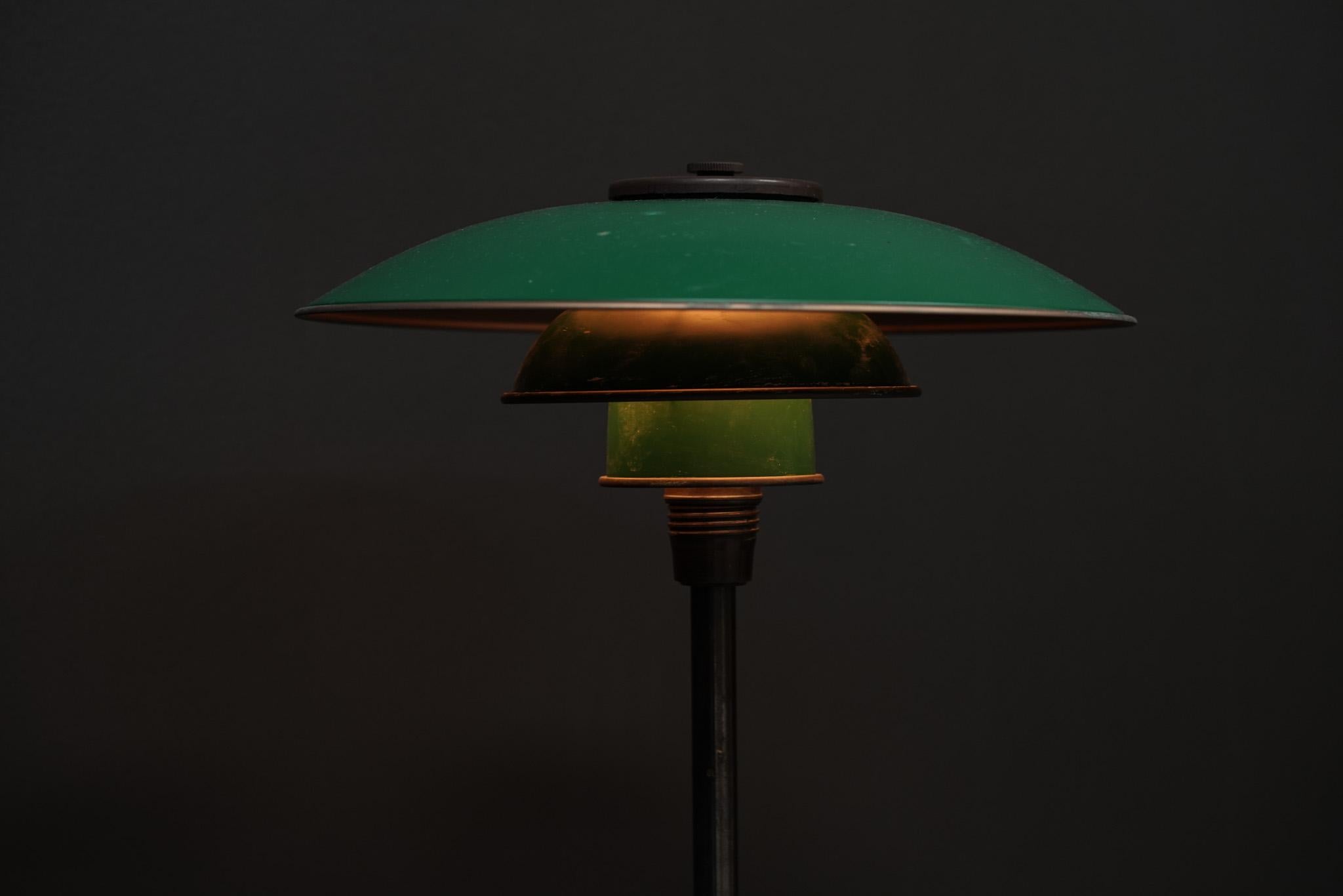 Metal Poul Henningsen 3/2 Table Lamp, Green For Sale