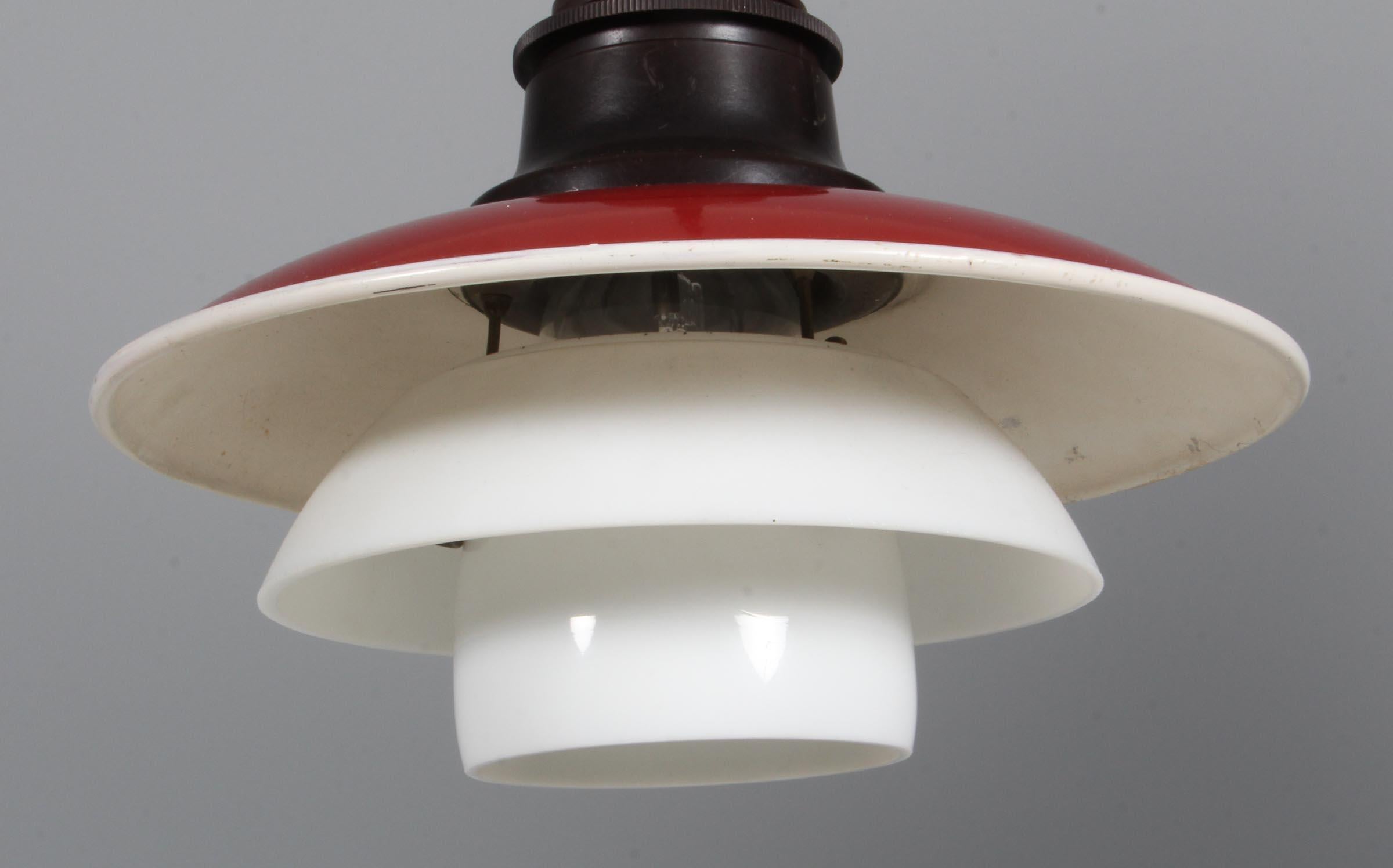 Poul Henningsen Lámpara de mesa 3/2 de latón patinado, Pat. Appl. 1926-1928, Dinamarca Escandinavo moderno en venta