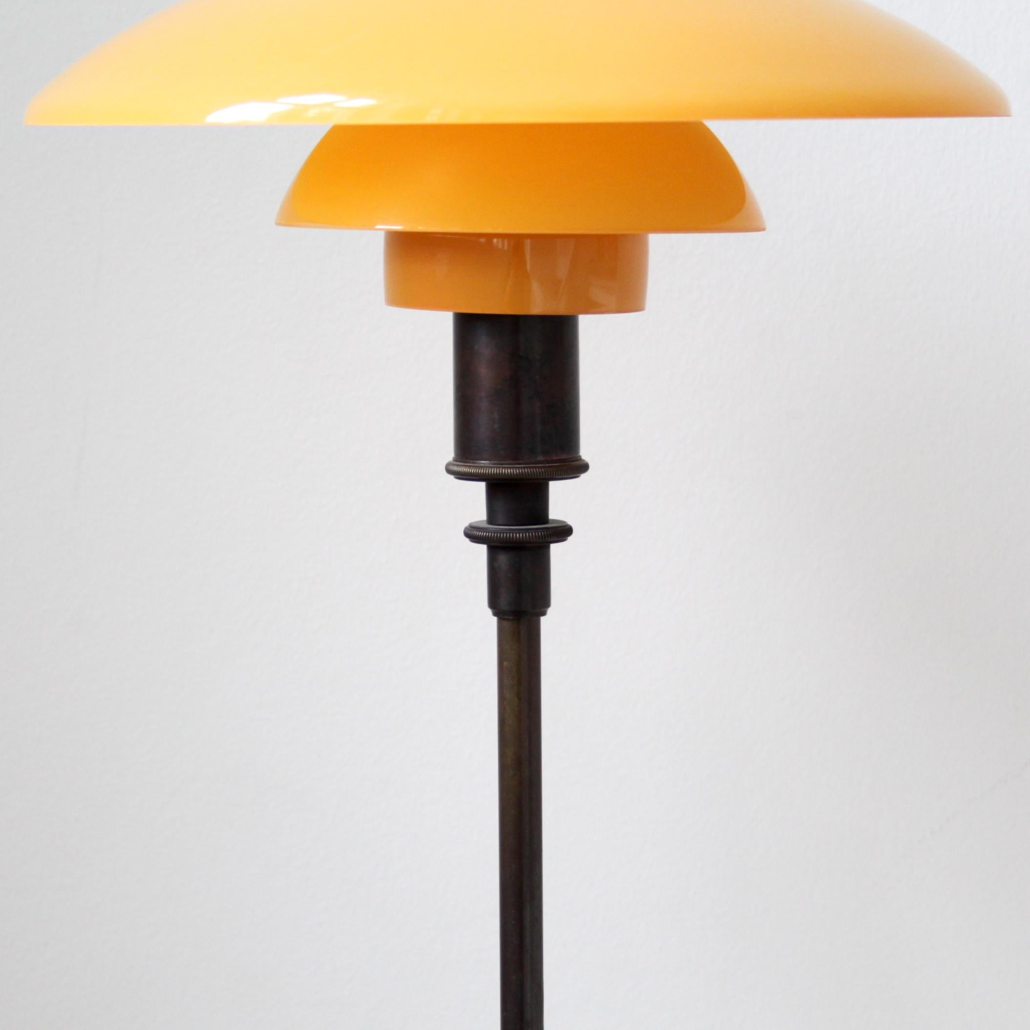 Lámpara de mesa Poul Henningsen 3/2, PATENDED, pantallas de cobre y ámbar en Bueno estado para la venta en Copenhagen, DK