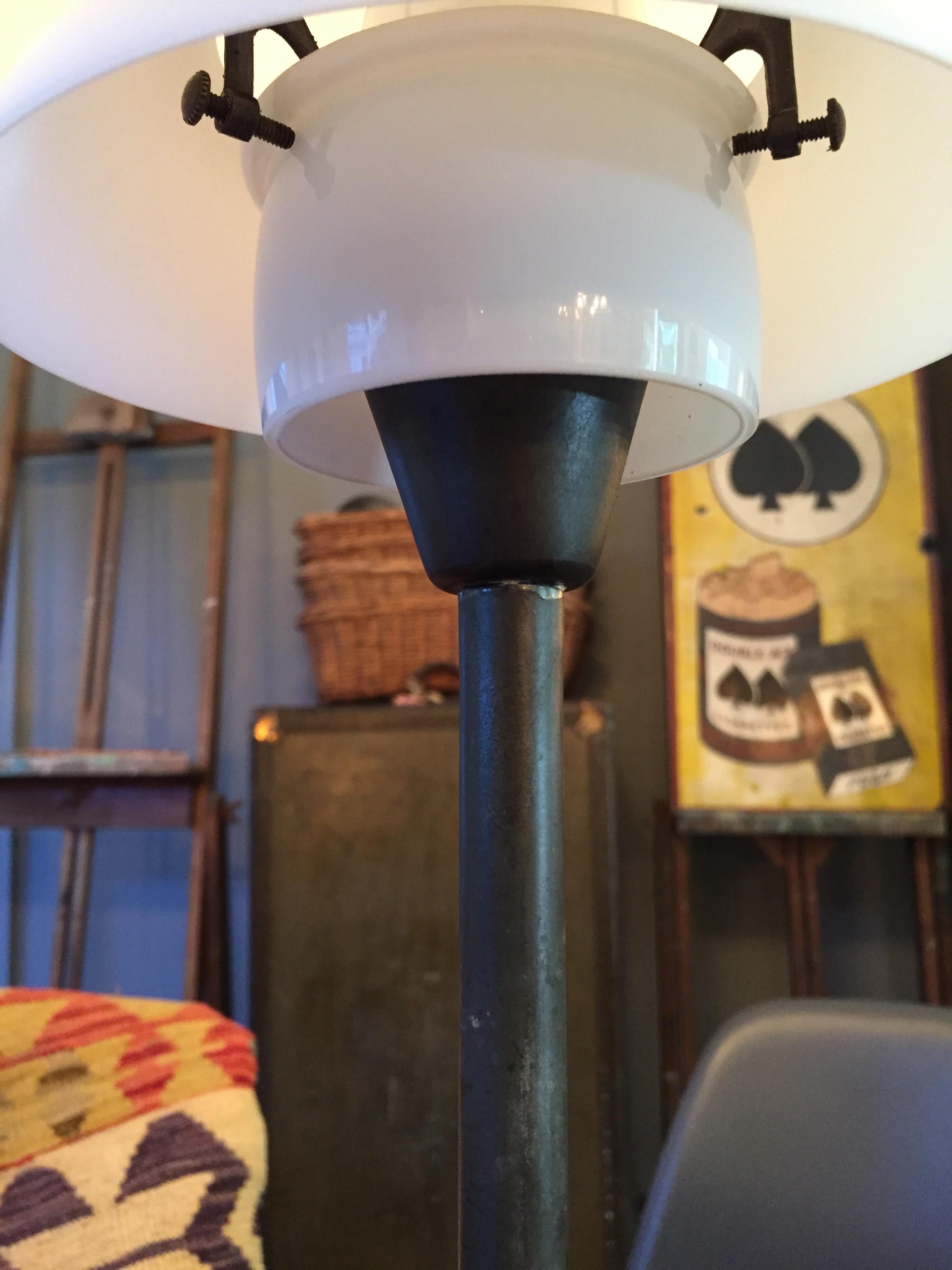 Poul Henningsen 3.5/2 Table Lamp from the 1940s Made by Louis Poulsen of Denmark 2