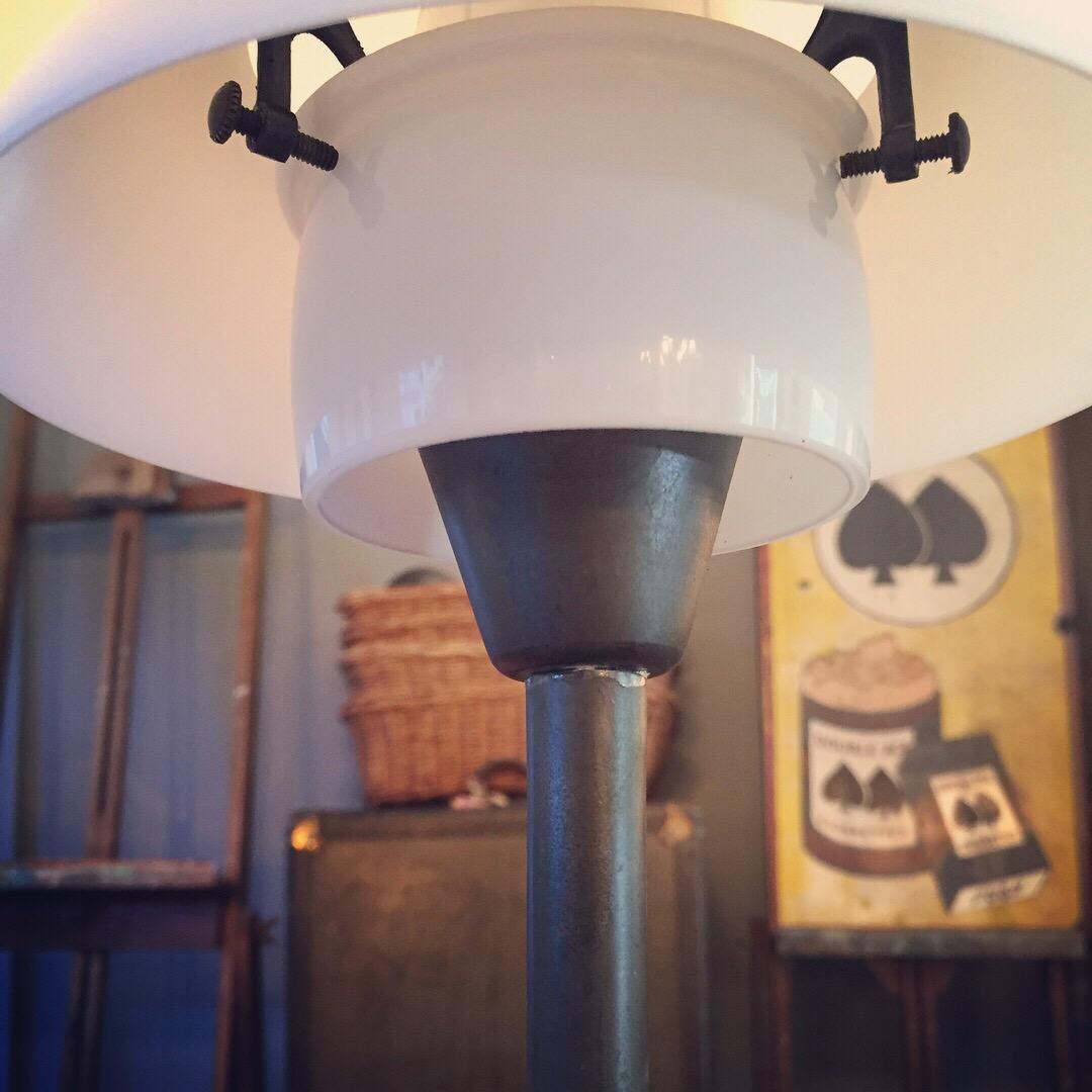 Poul Henningsen 3.5/2 Table Lamp from the 1940s Made by Louis Poulsen of Denmark In Good Condition In Søborg, DK