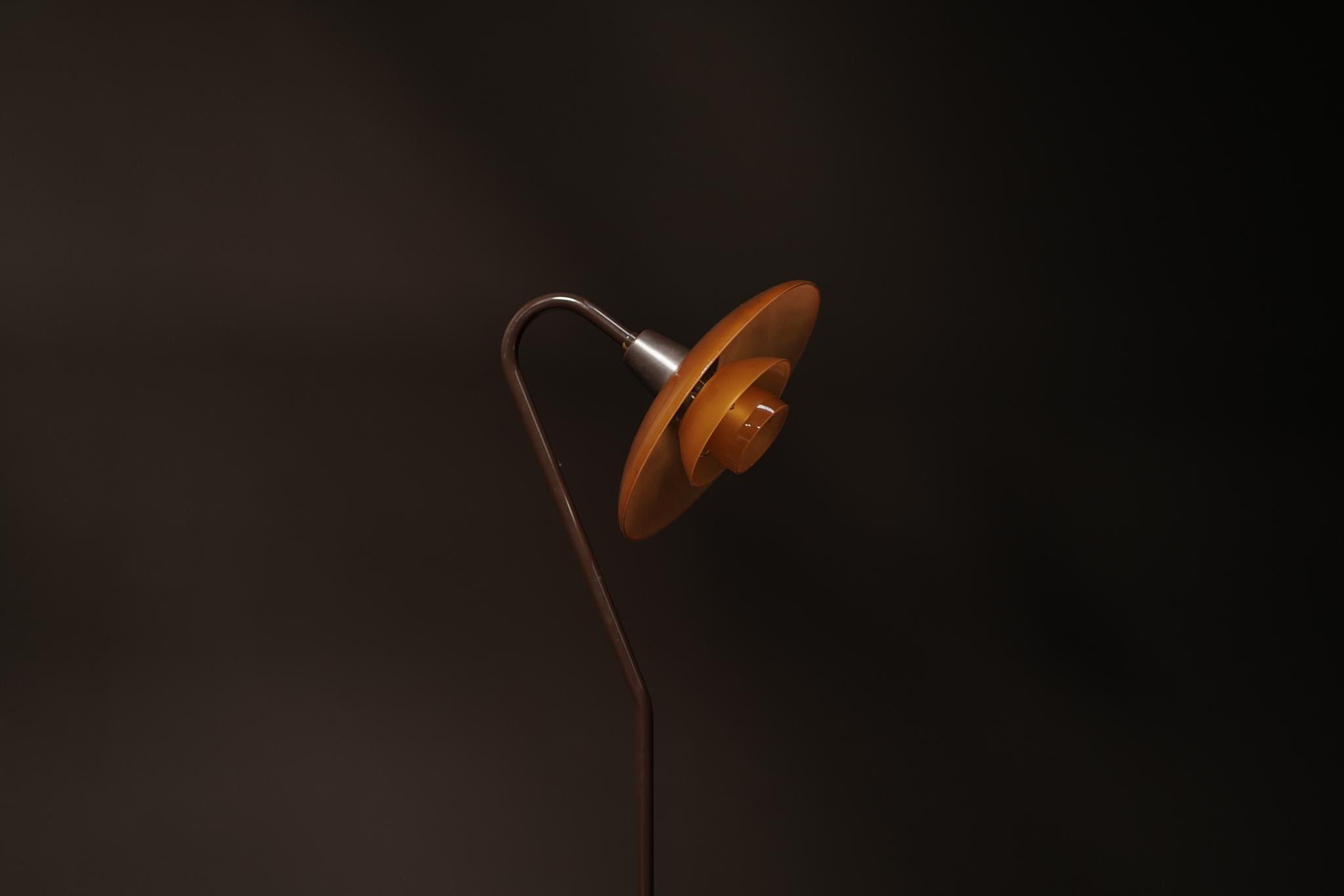 Lámpara de pie de cristal ámbar Poul Henningsen Danés en venta