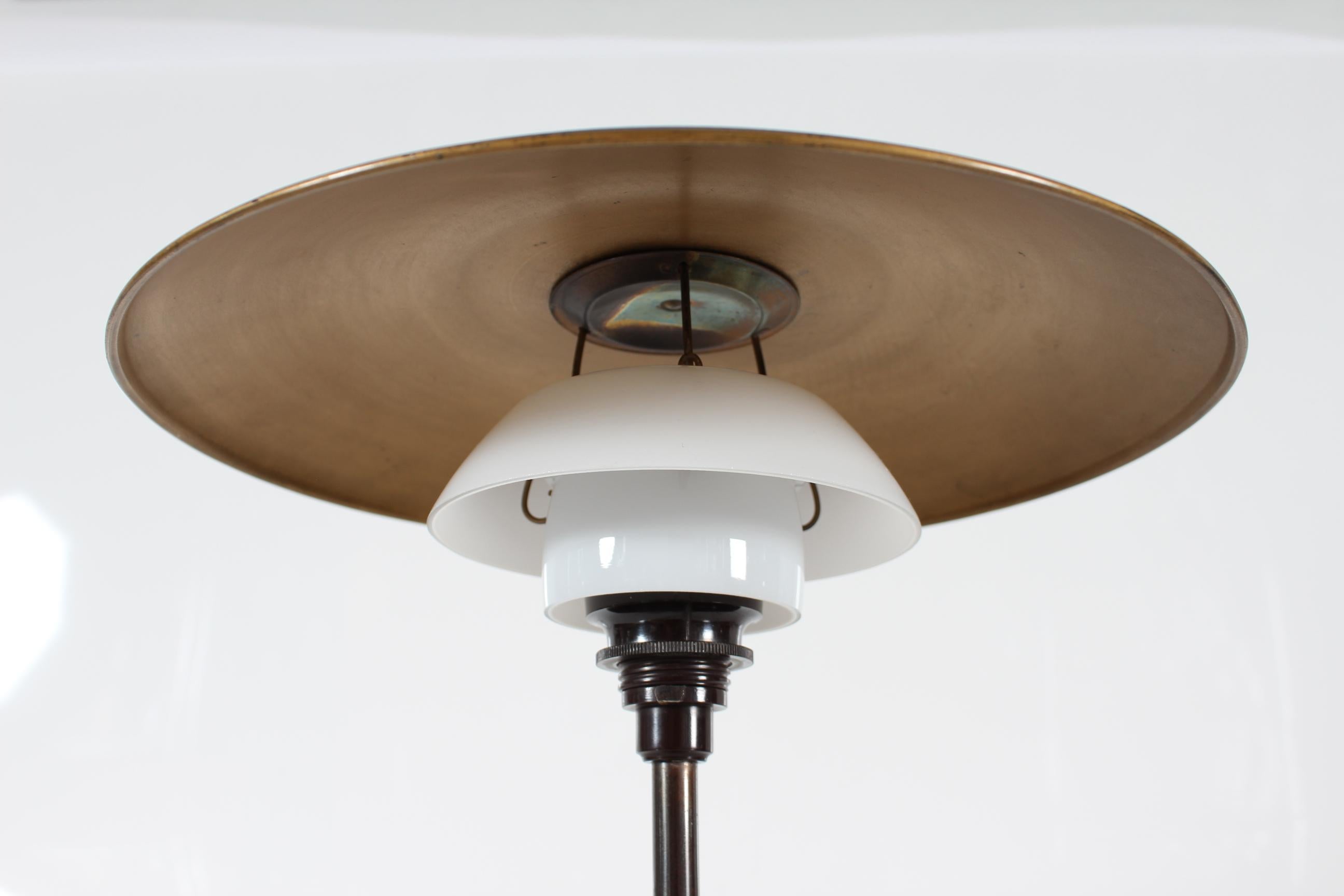 Poul Henningsen Art Deco PH Table Lamp PH 3½/2 Patinated Brass and Copper 1930s For Sale 2